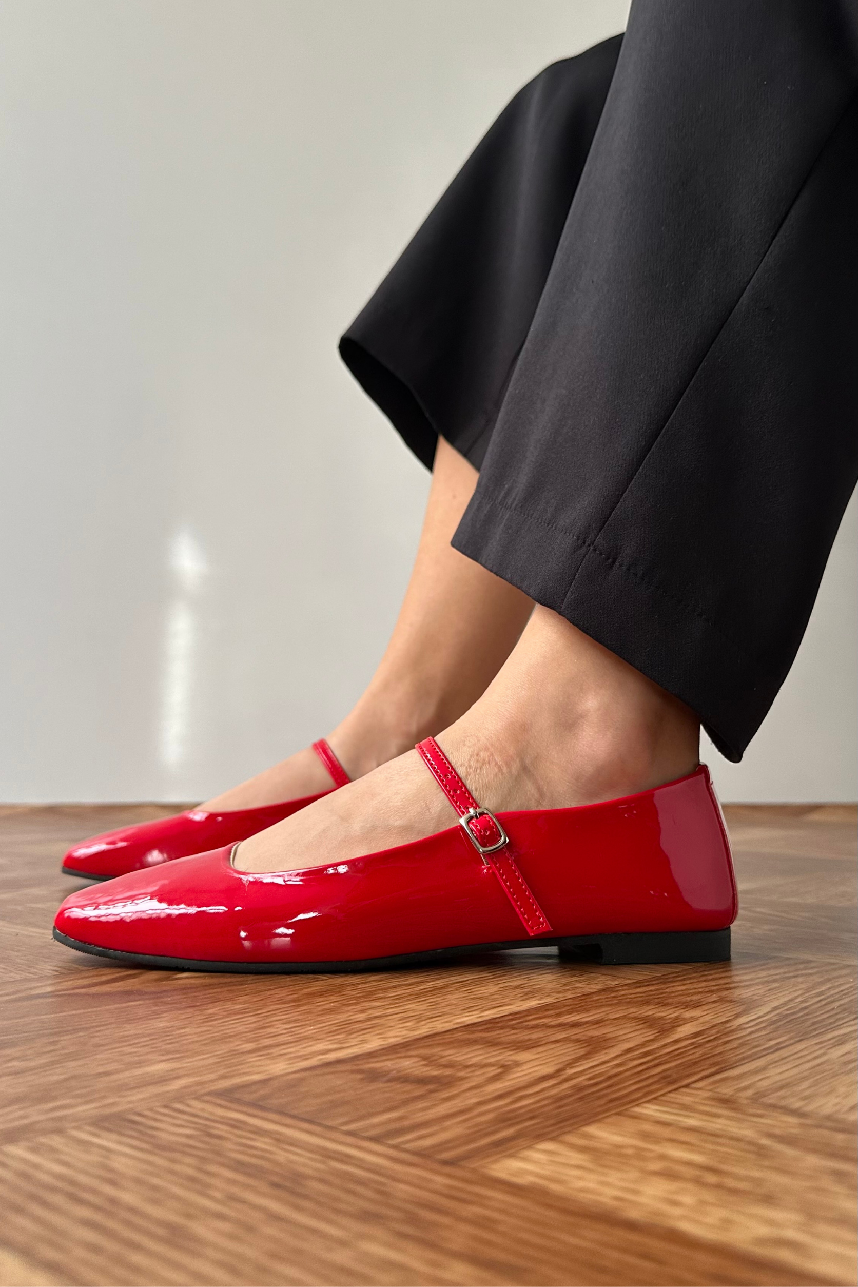 Kadın Babet  KIRMIZI RUGAN