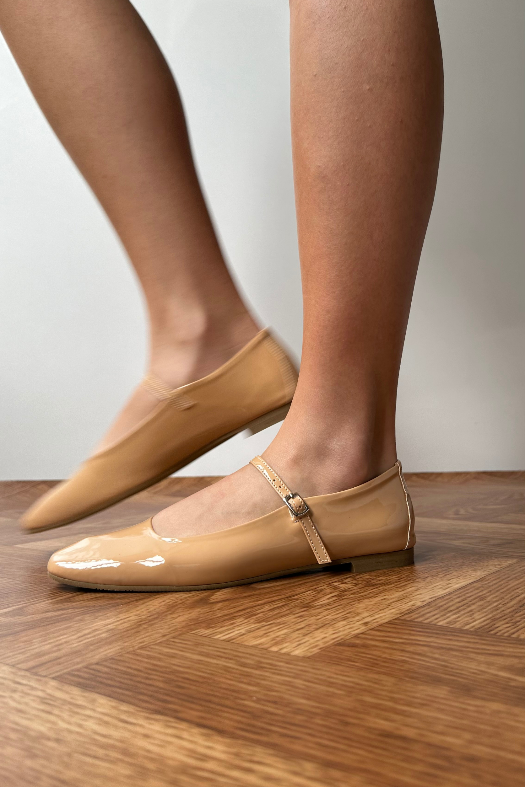 Kadın Babet  NUDE RUGAN