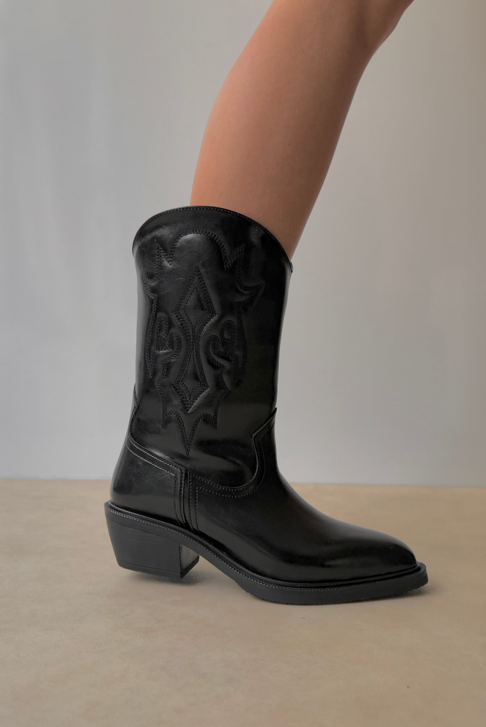 Kadın Bot SİYAH RUGAN