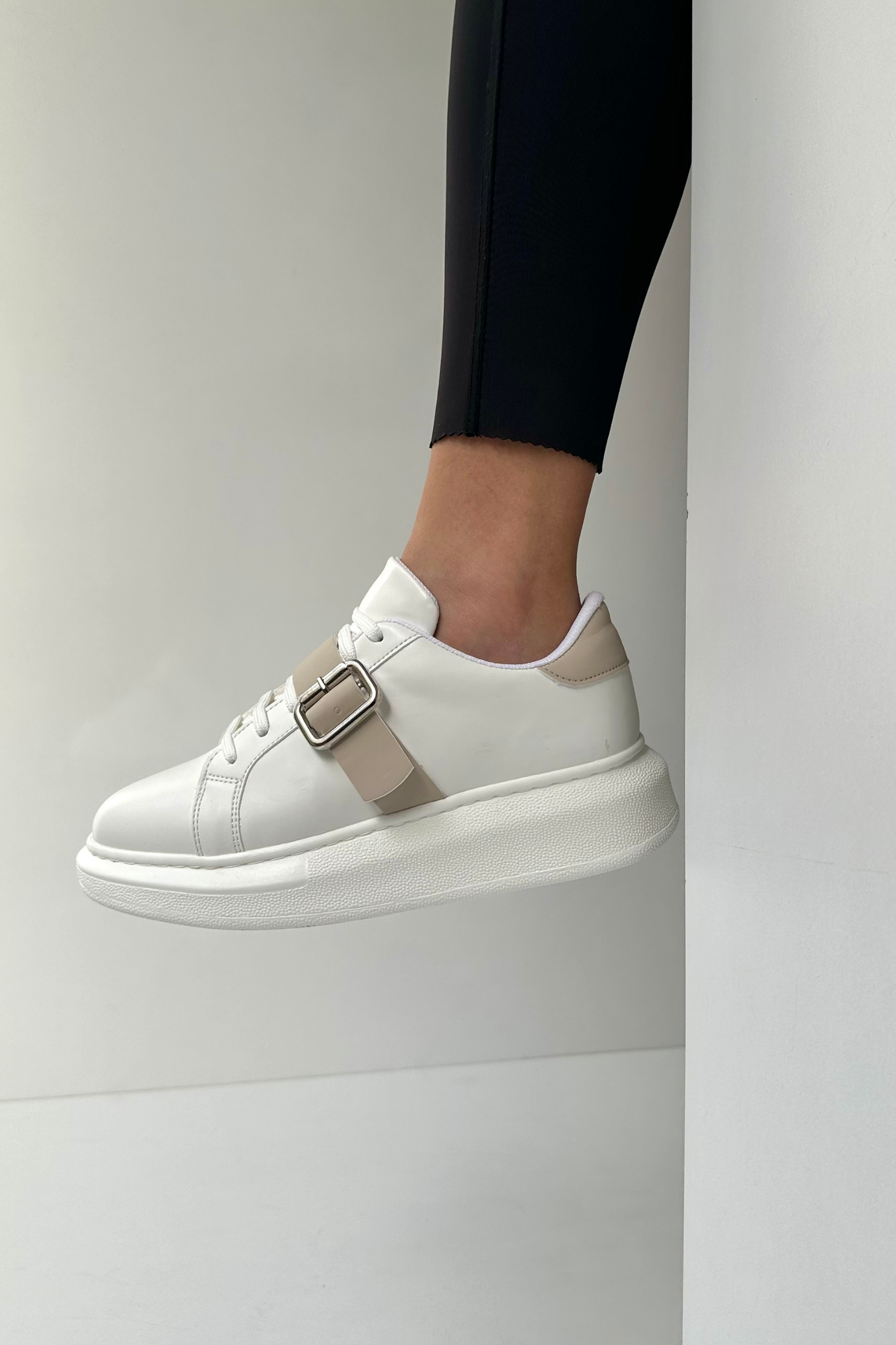 Kadın Spor Ayakkabı BEYAZ BEJ KEMERLİ