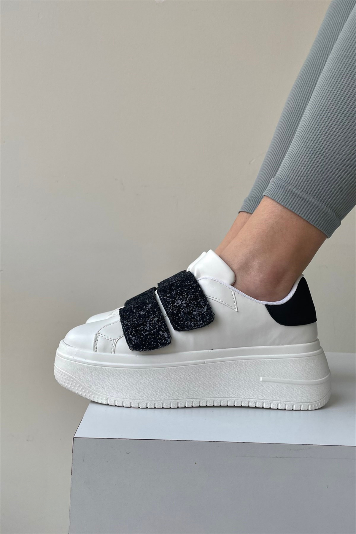 Kadın Spor Ayakkabı BEYAZ SİYAH PIRILTI