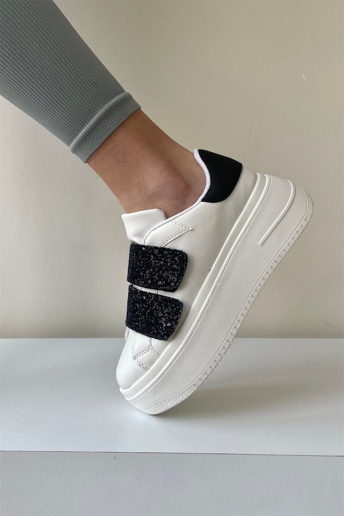 Kadın Spor Ayakkabı BEYAZ SİYAH PIRILTI