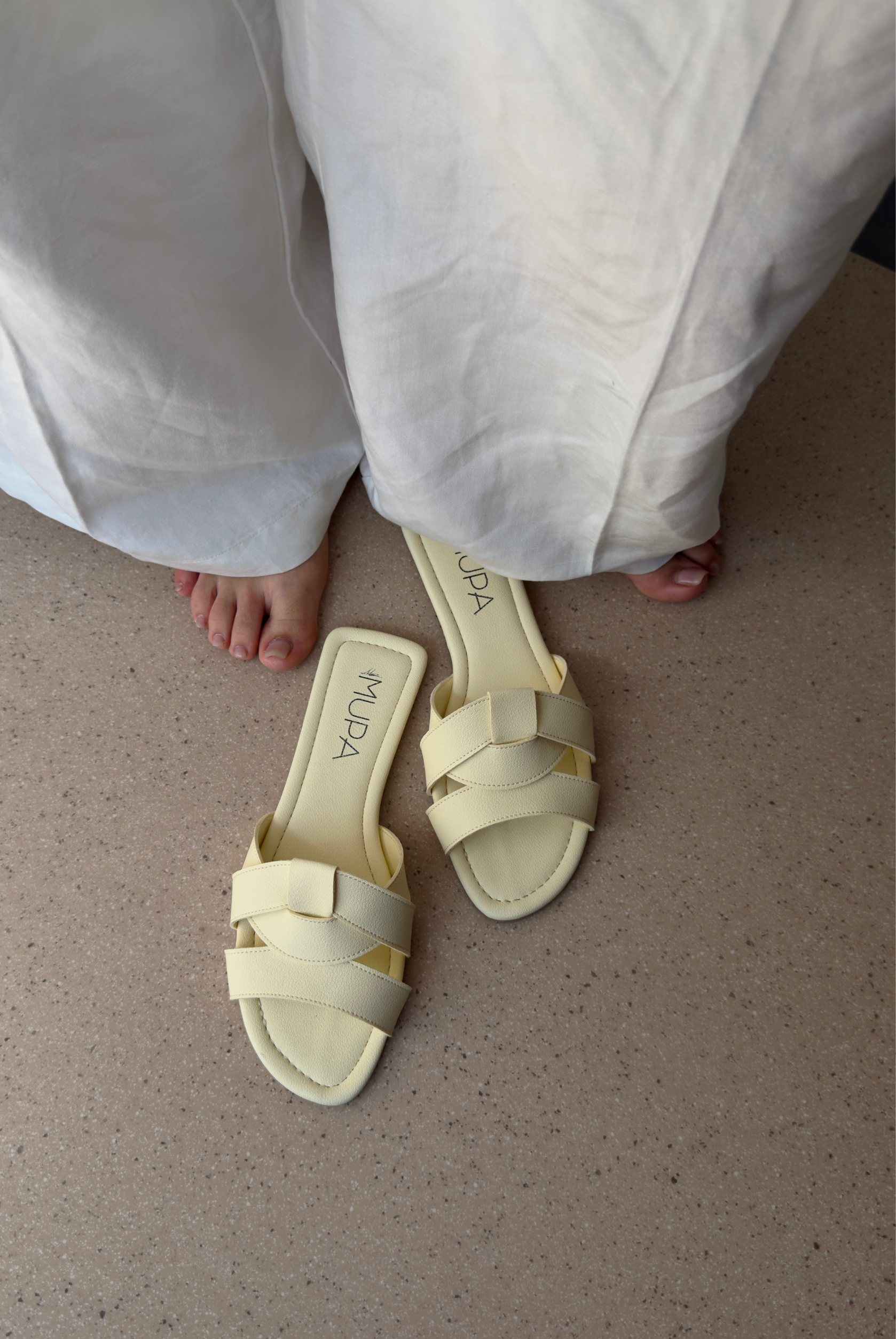 Kadın Terlik AÇIK SARI