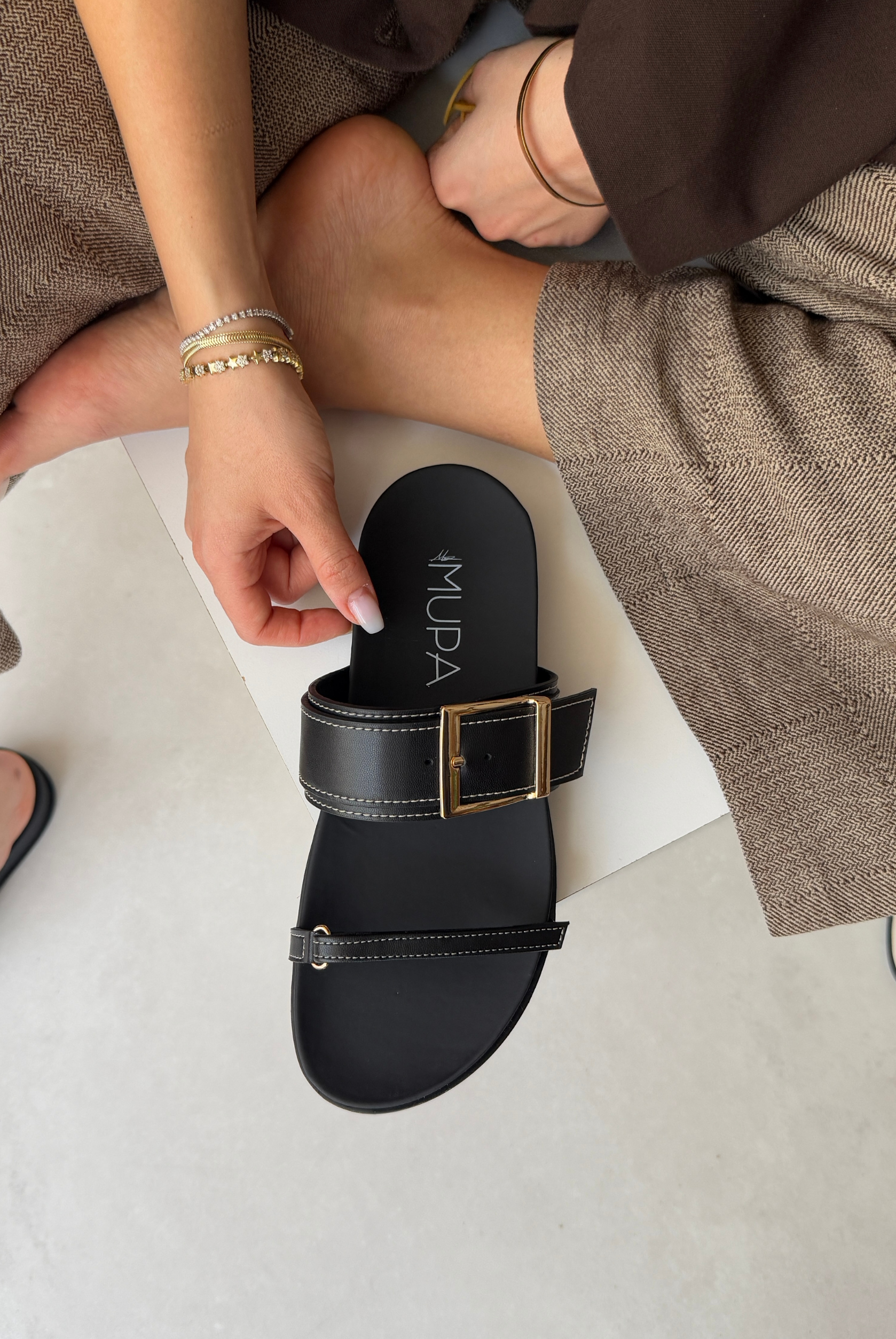 Kadın Terlik SİYAH