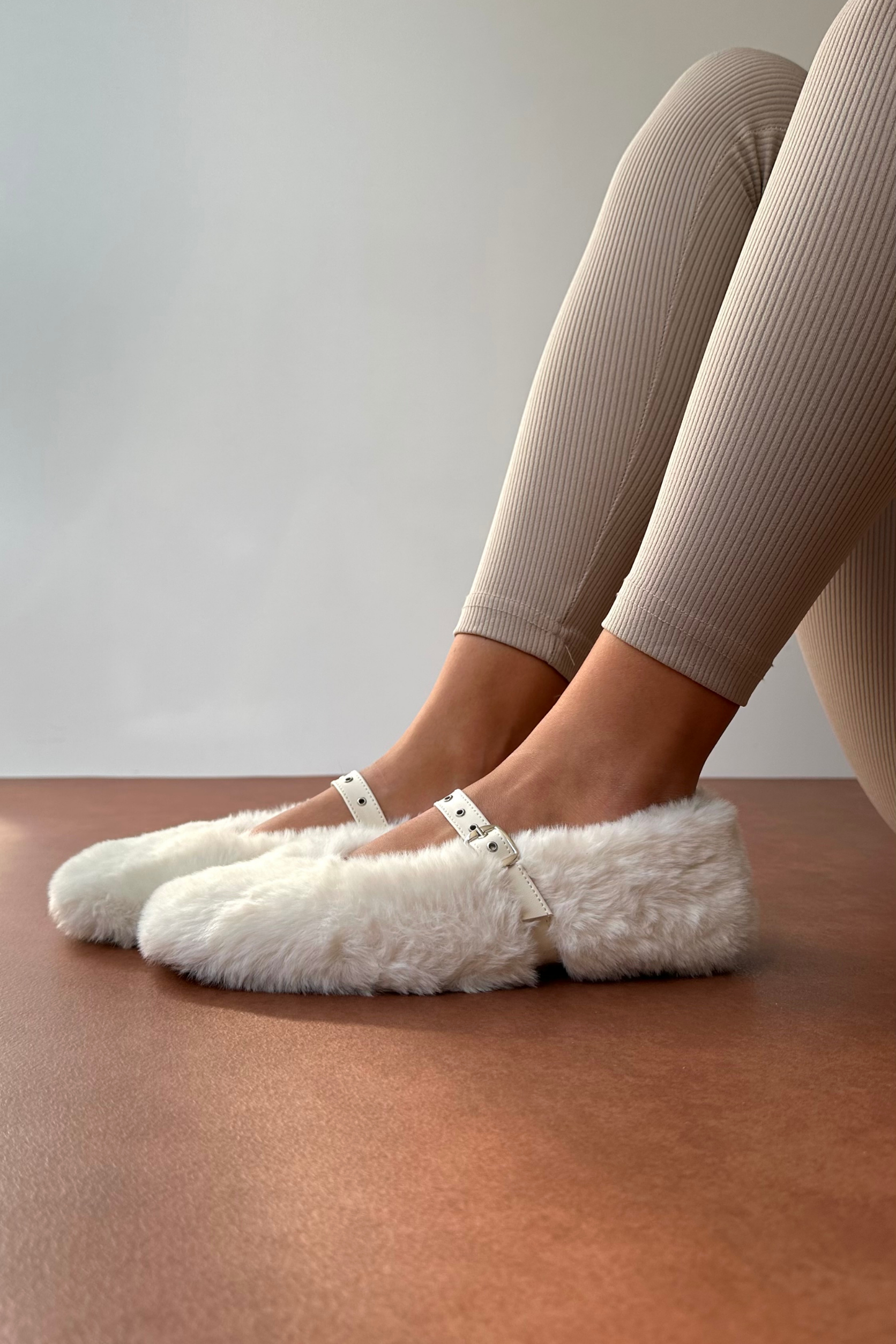 Kadın Tüylü Babet BEYAZ