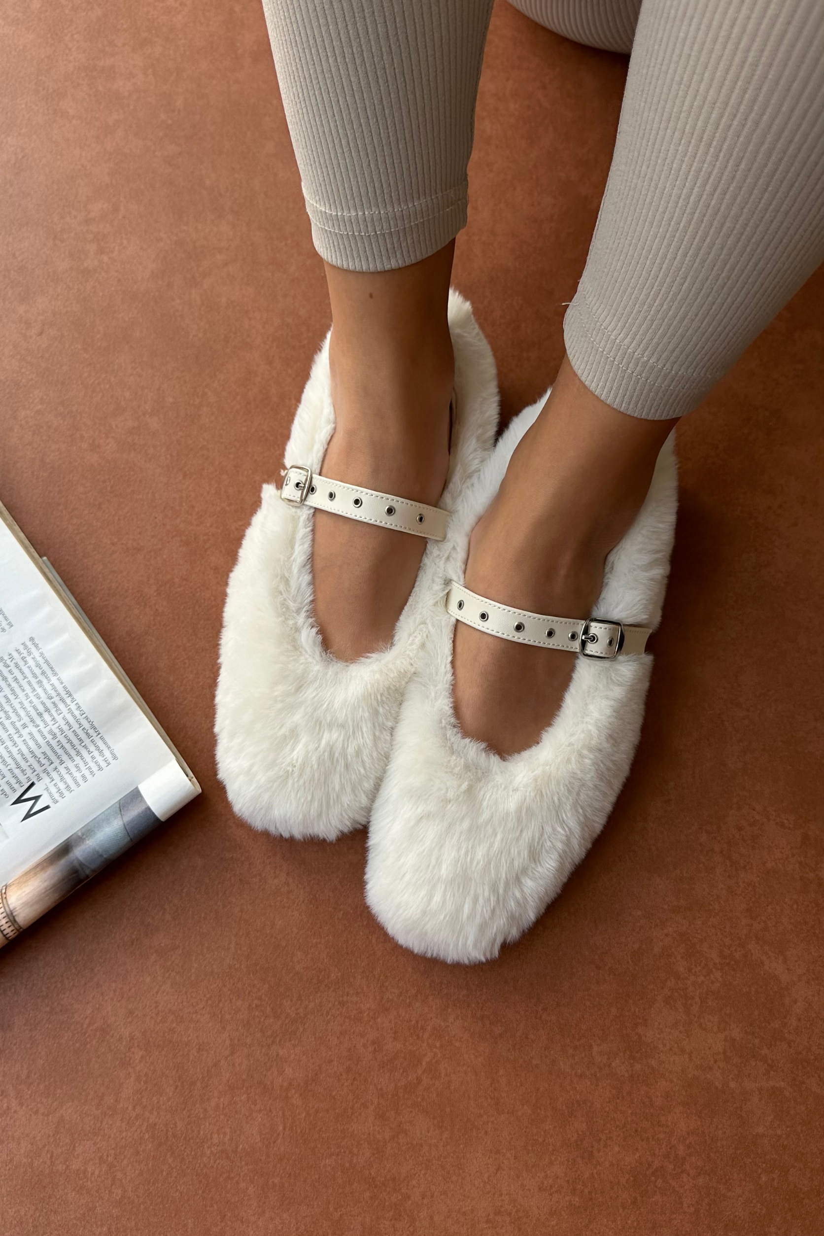 Kadın Tüylü Babet BEYAZ