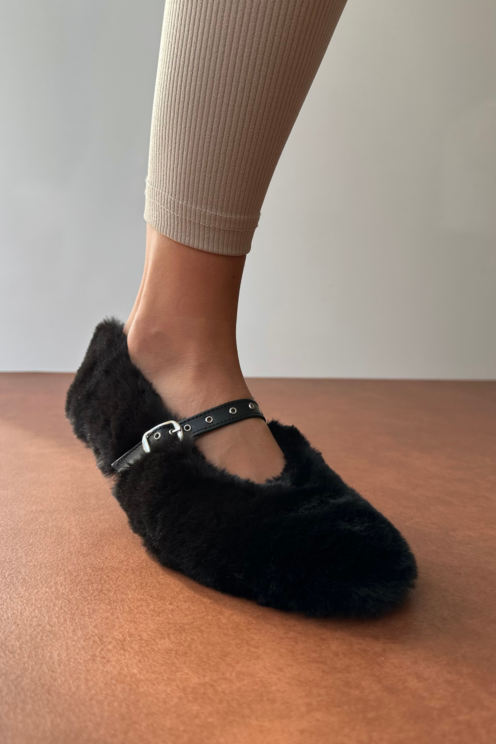 Kadın Tüylü Babet SİYAH