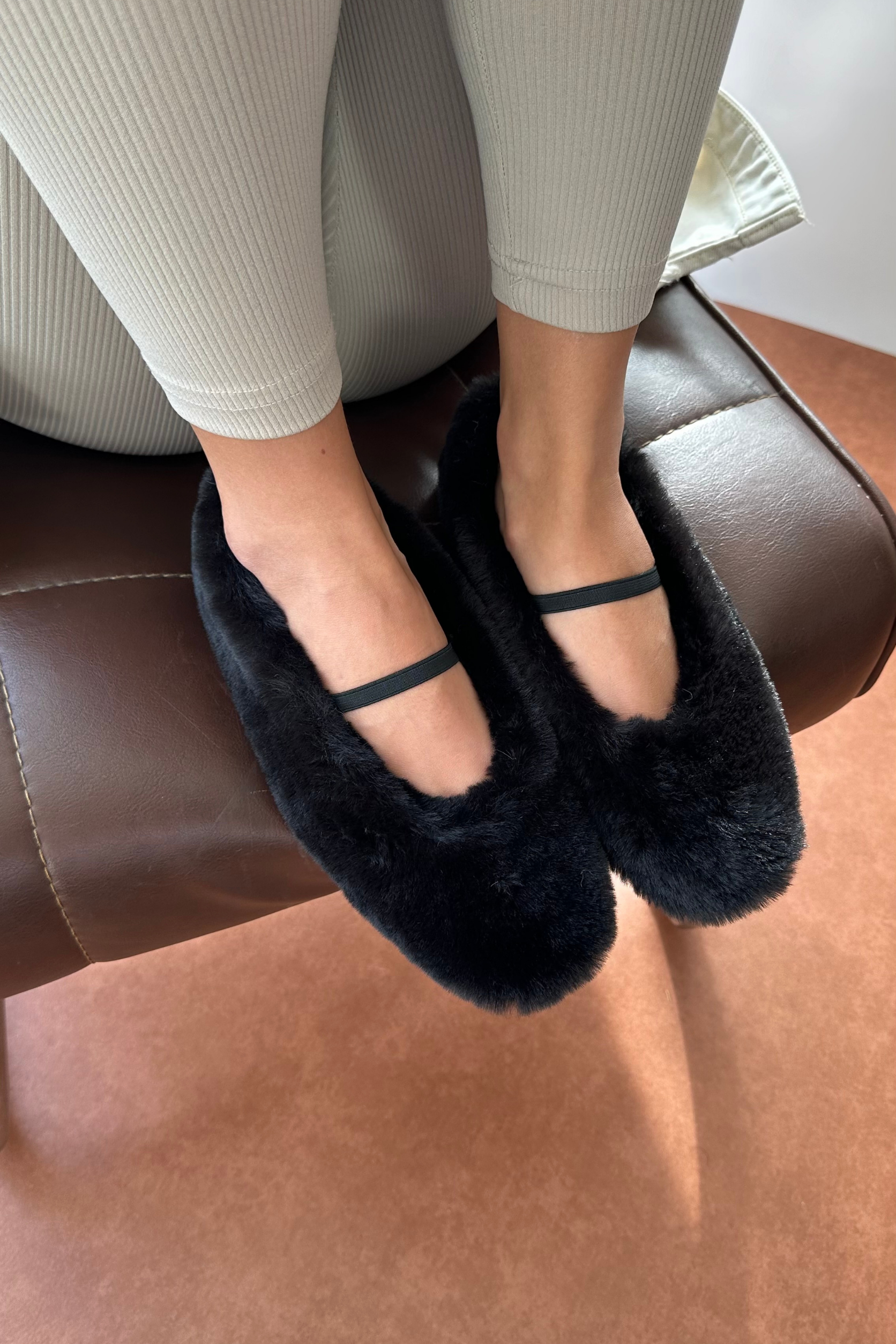 Kadın Tüylü Babet SİYAH