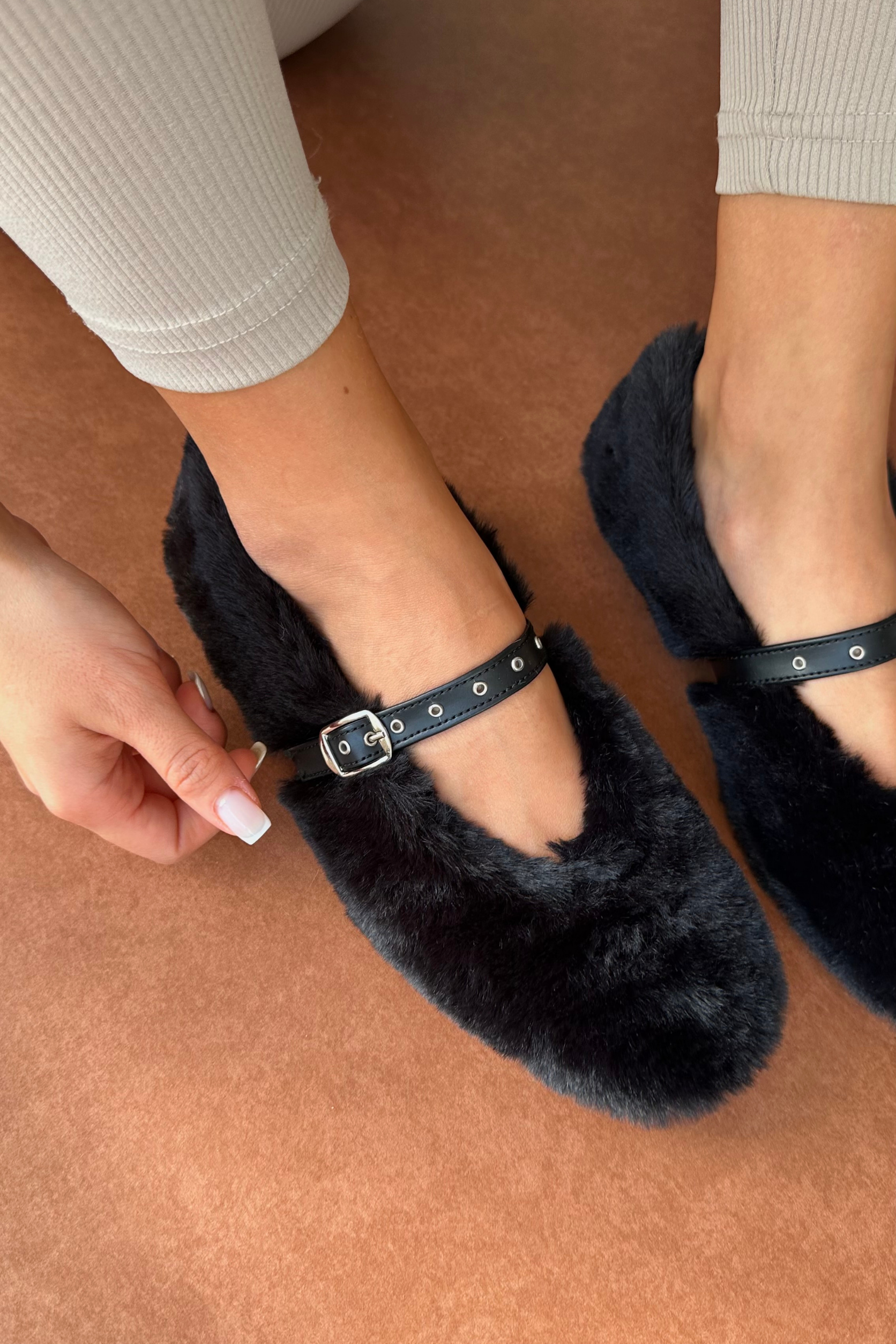 Kadın Tüylü Babet SİYAH