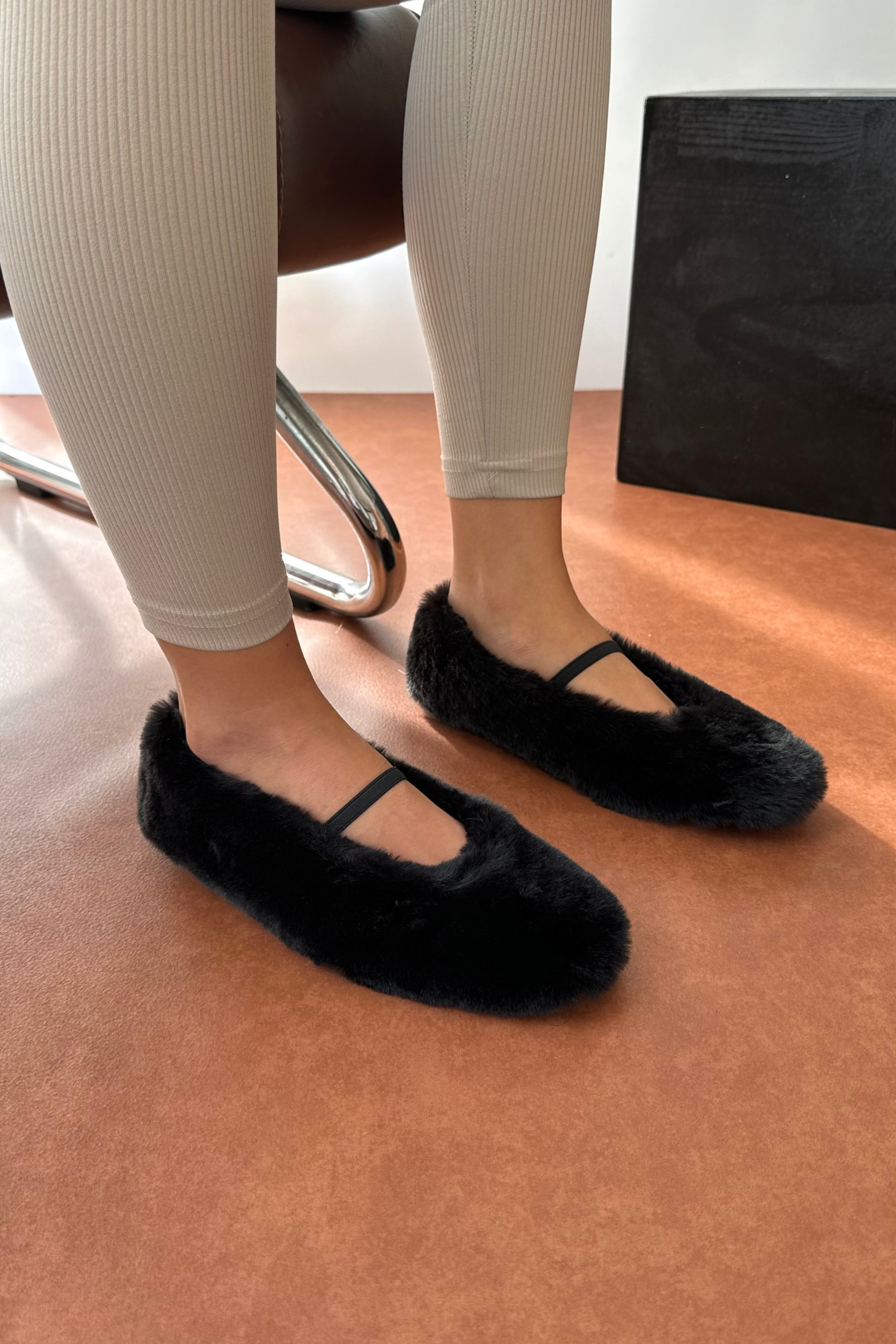 Kadın Tüylü Babet SİYAH