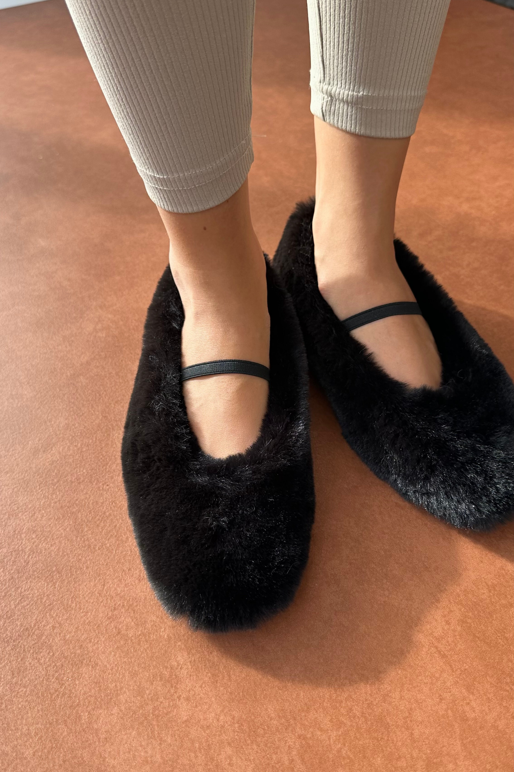 Kadın Tüylü Babet SİYAH