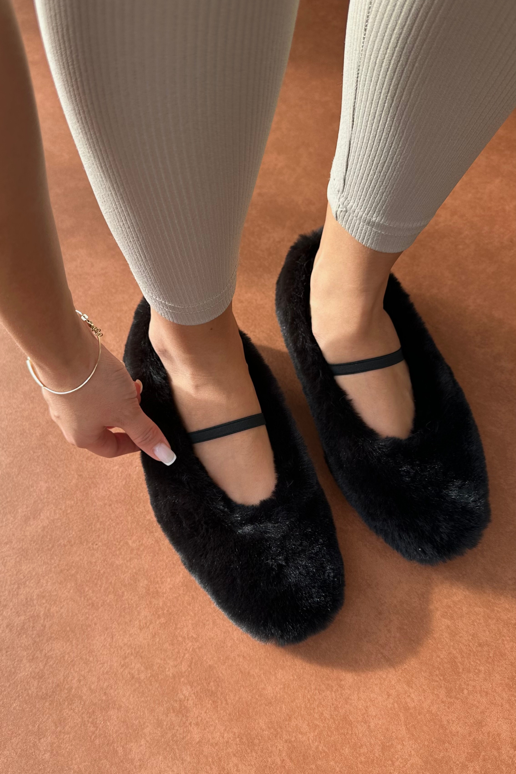 Kadın Tüylü Babet SİYAH