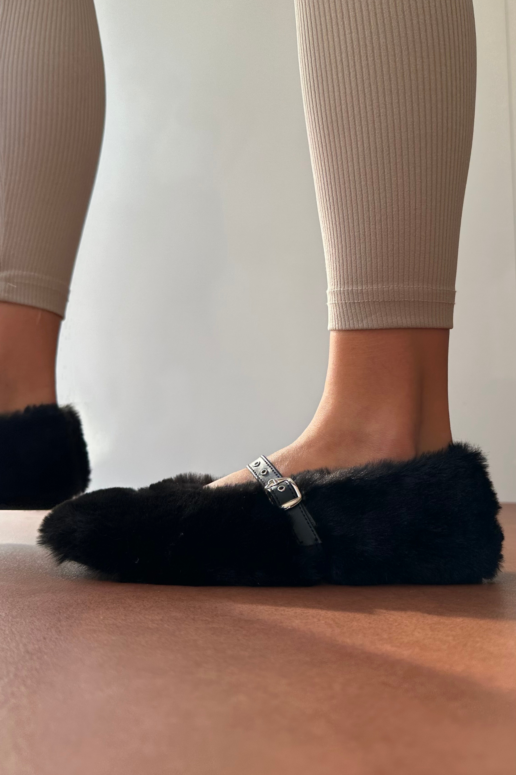 Kadın Tüylü Babet SİYAH