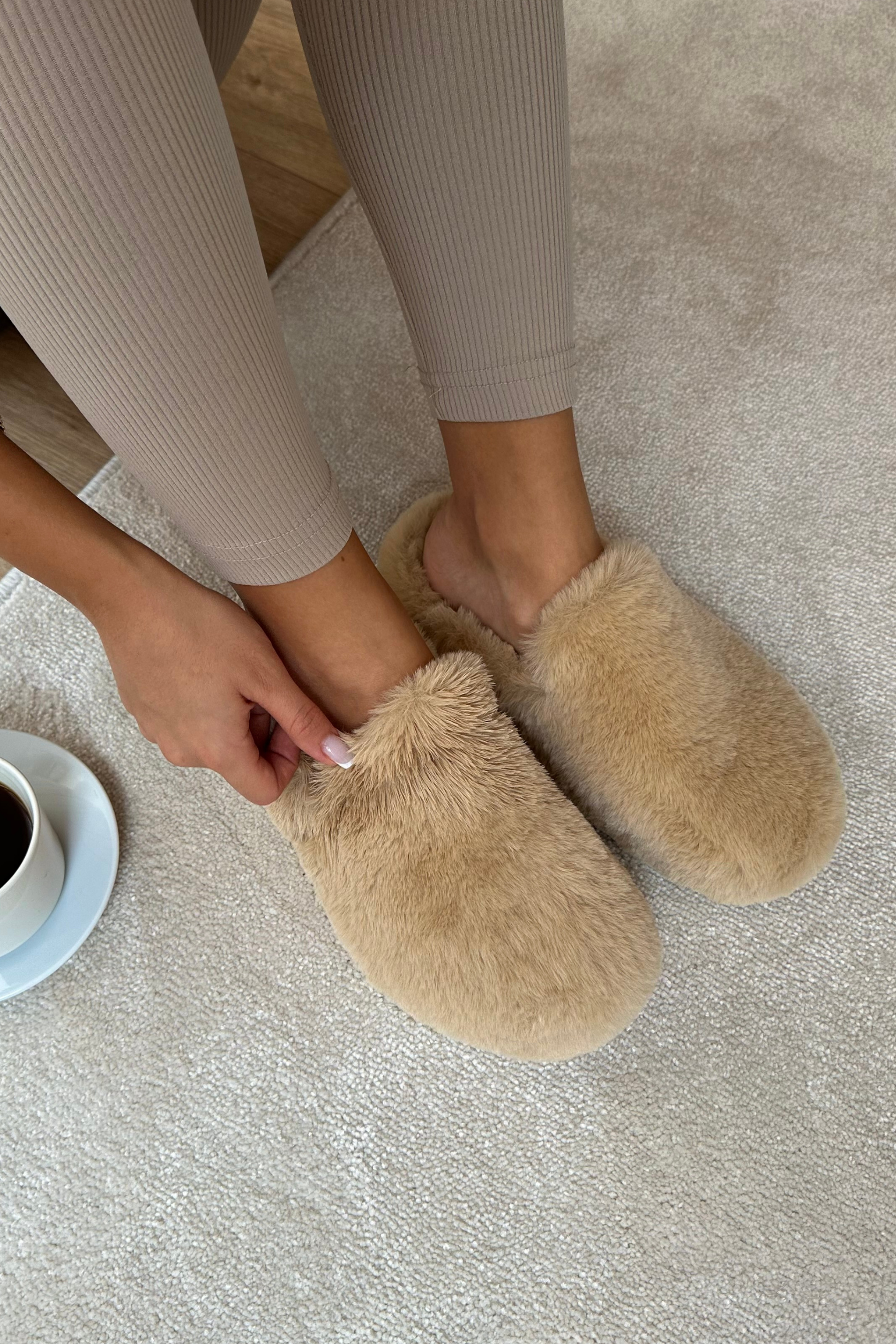 Kadın Tüylü Terlik BEJ