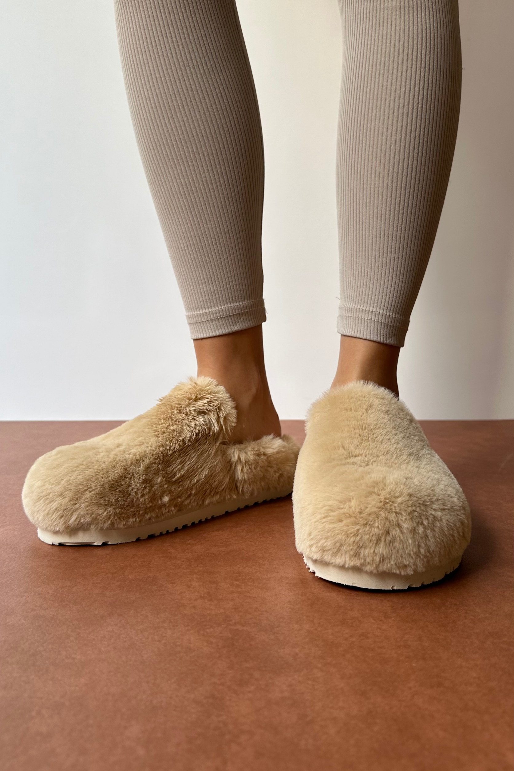 Kadın Tüylü Terlik BEJ