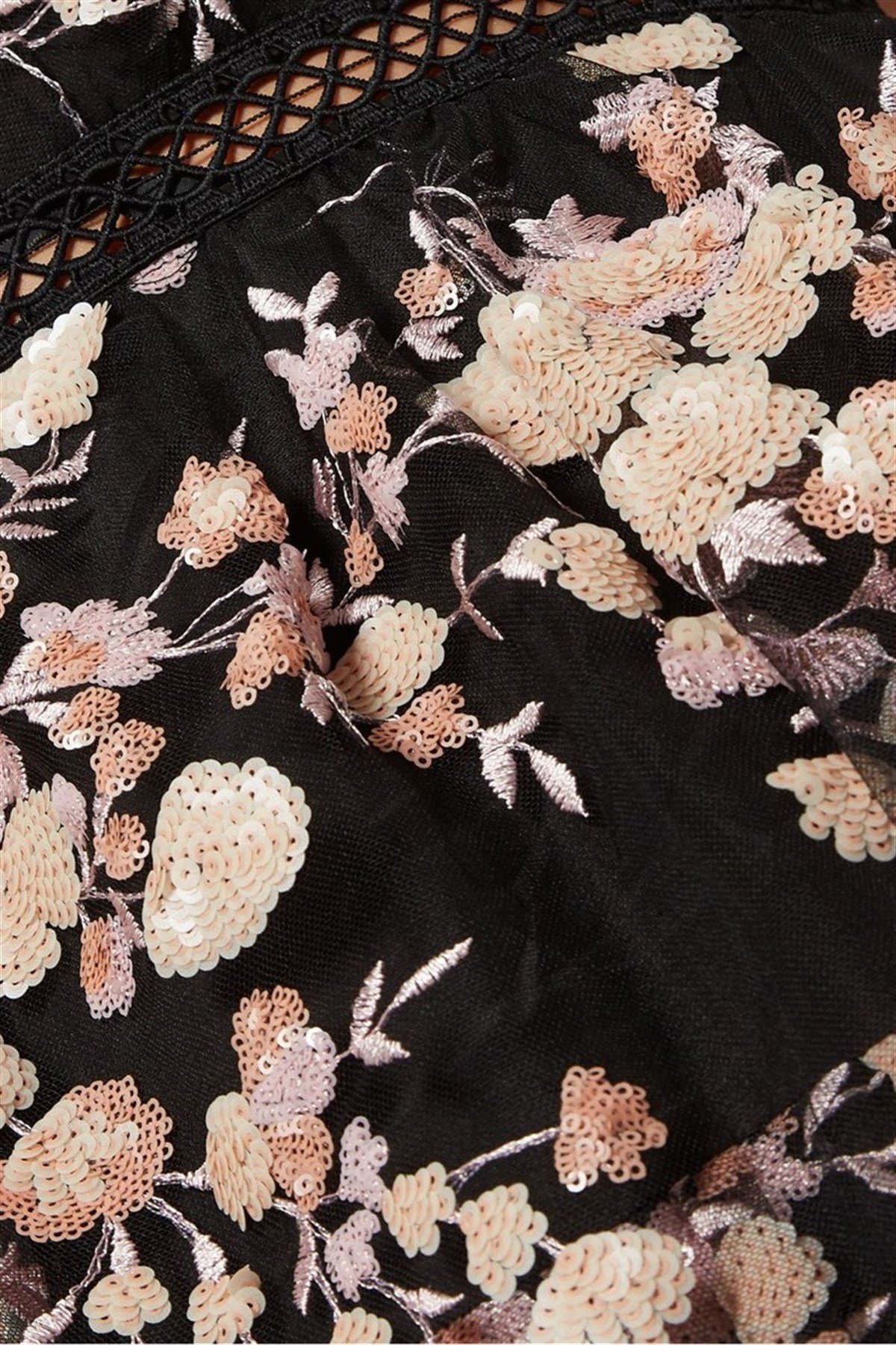 Askılı İşlemeli Tasarım Elbise