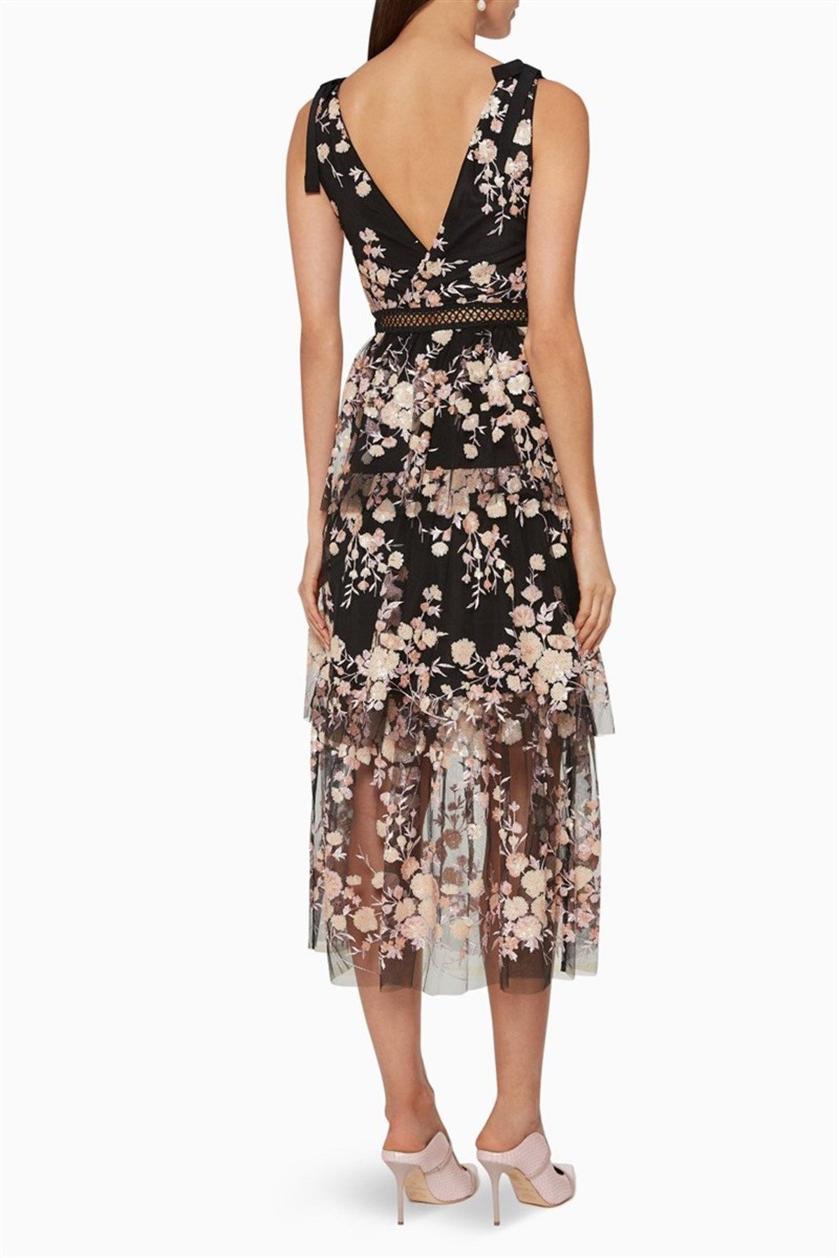 Askılı İşlemeli Tasarım Elbise