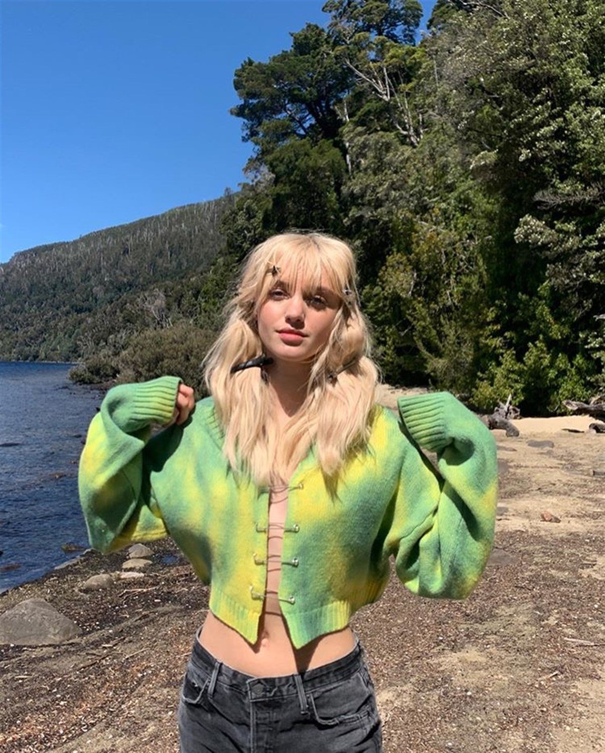 Çengelli İğne Detaylı Tie Dye Tasarım Hırka