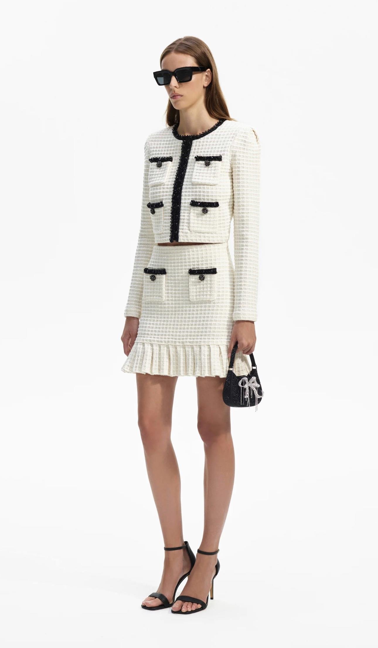 Siyah Şeritli Cepli Tasarım Triko Ceket