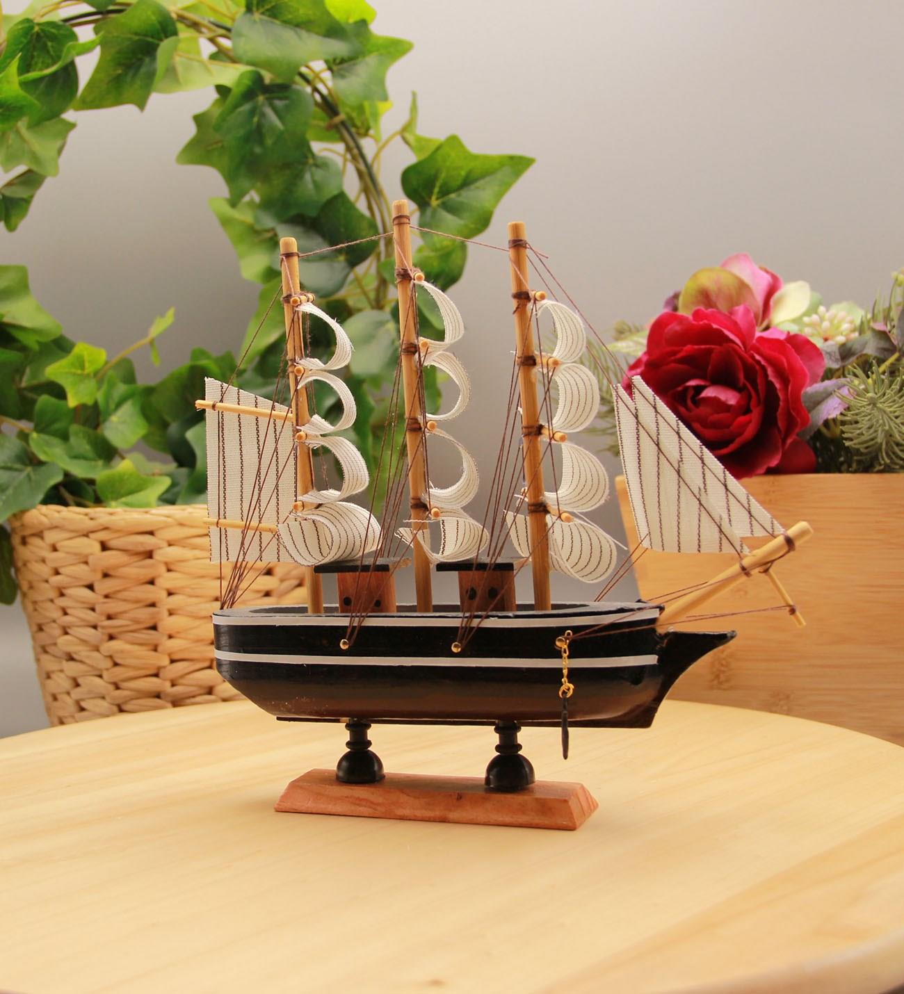 Ahşap Yelkenli Gemi - SİYAH