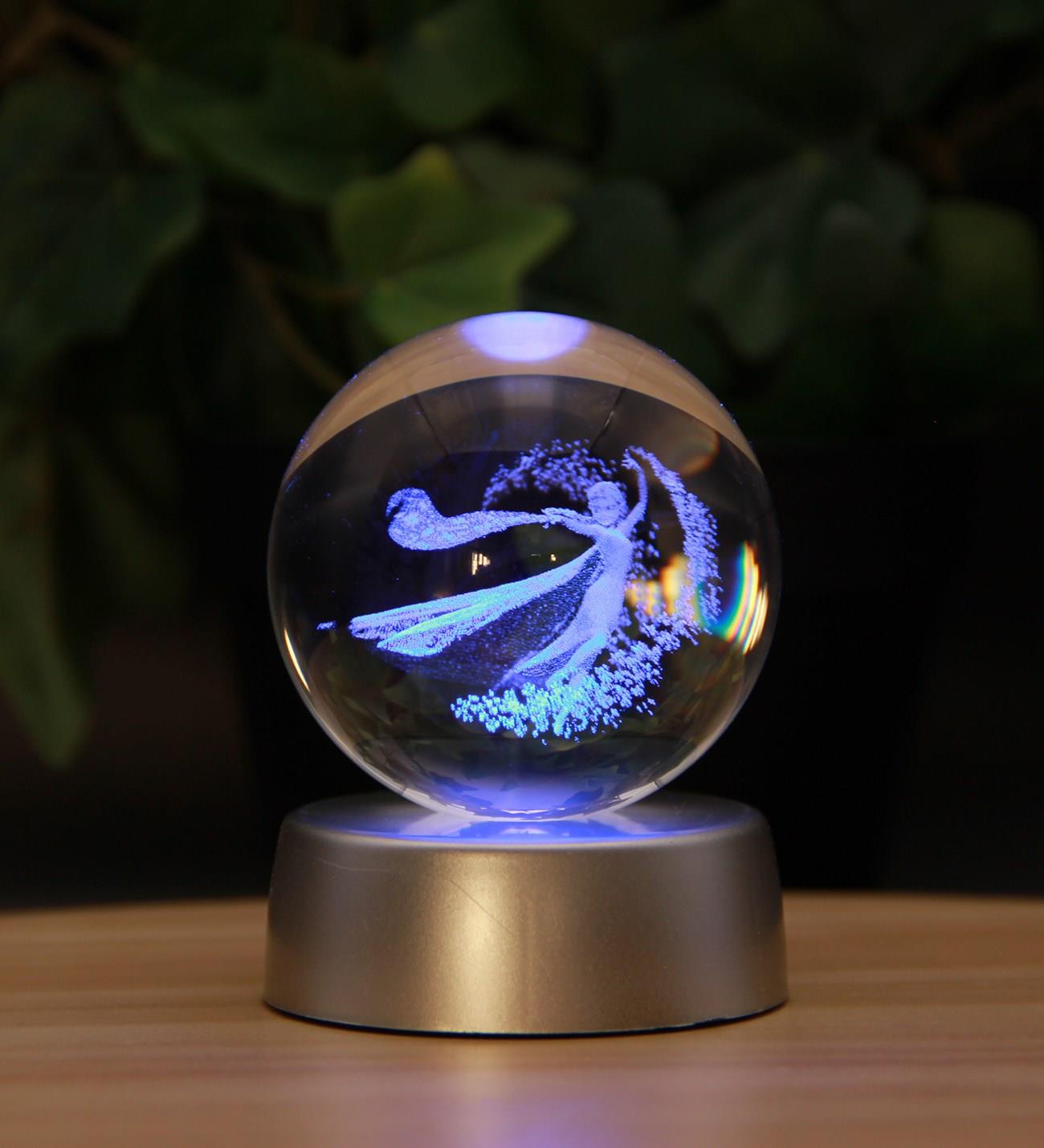 Işıklı ve 3D Boyutlu Kristalleşmiş Cam FROZEN ELSA Küre