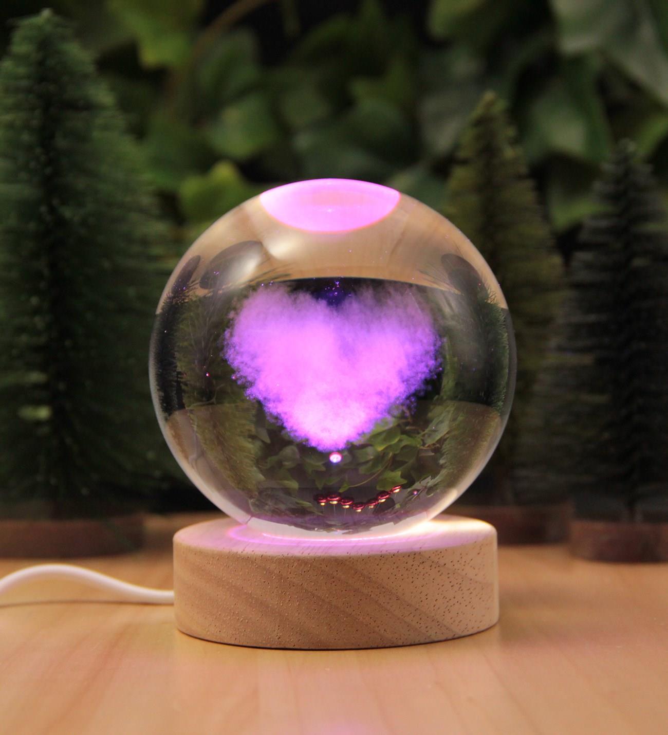 Kalp 3 Boyutlu Kristalleşmiş Cam Işıklı ve Ahşap Standlı Küre Büyük Boy