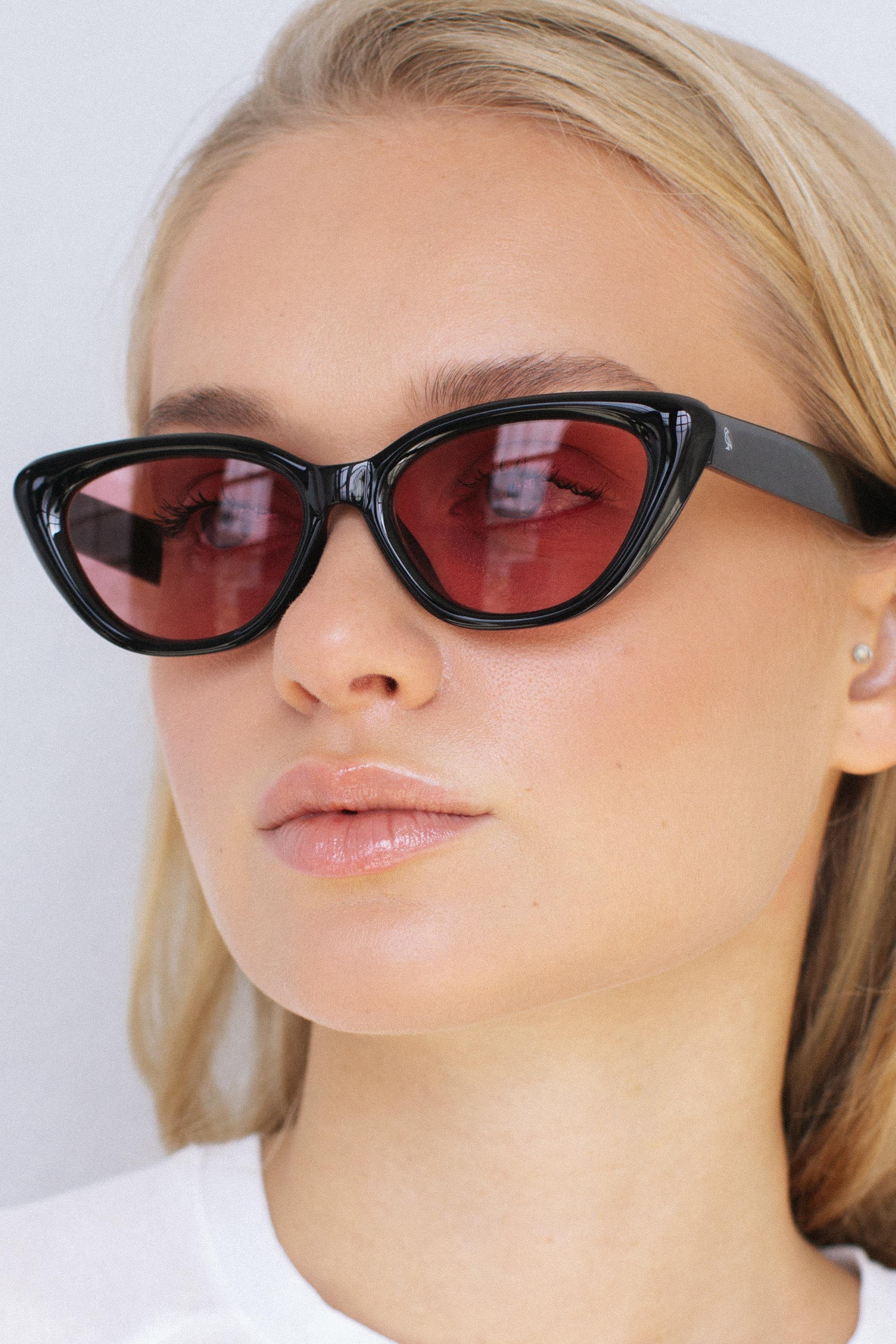 Asude Black Red Güneş Gözlüğü