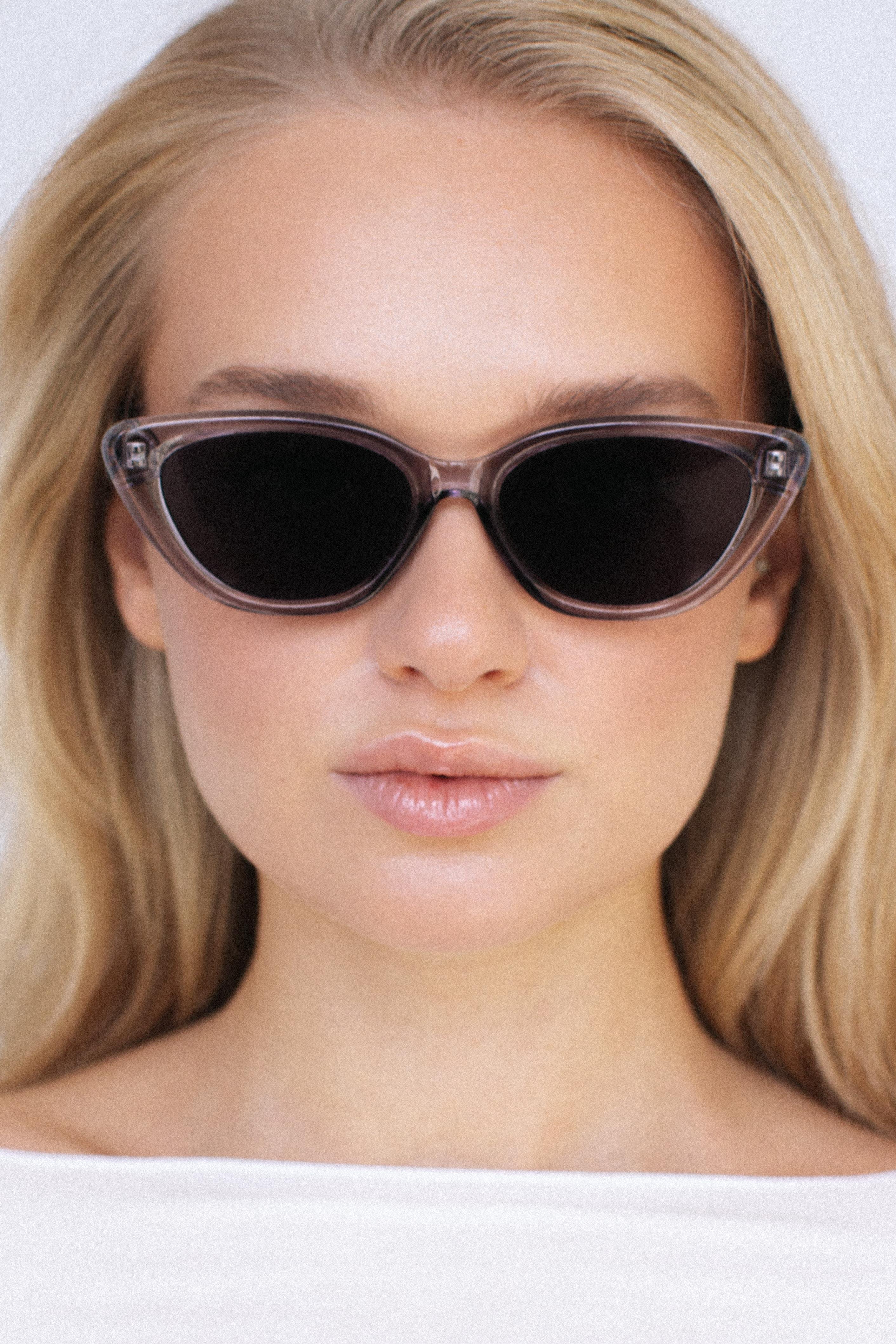 Asude Grey Black Güneş Gözlüğü