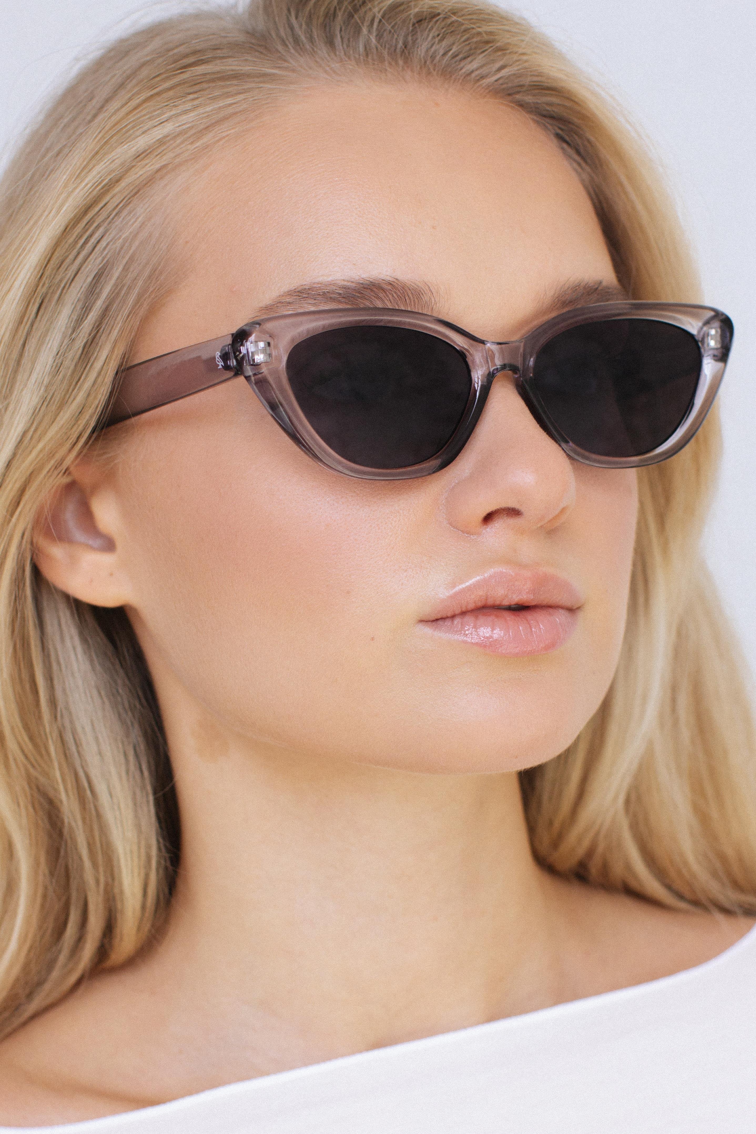 Asude Grey Black Güneş Gözlüğü