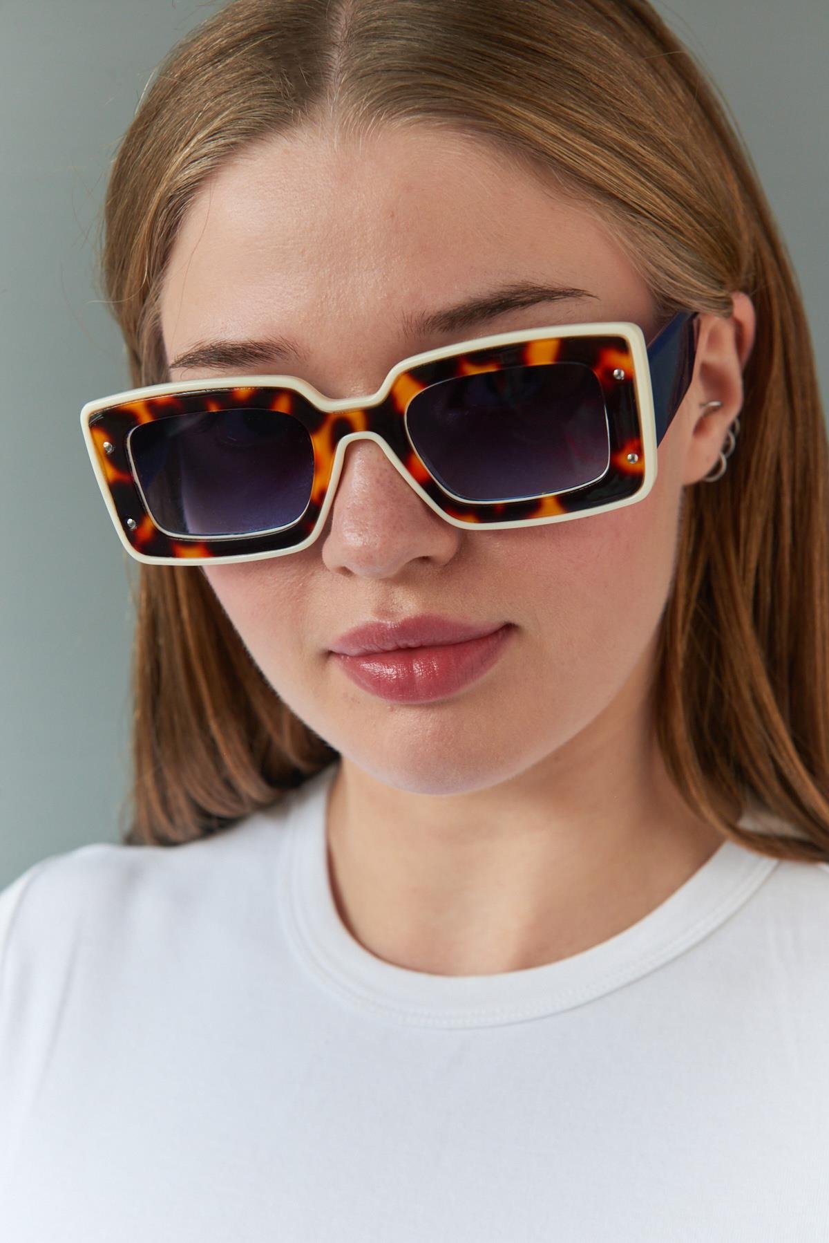 Clarissa White Leopard Black Güneş Gözlüğü