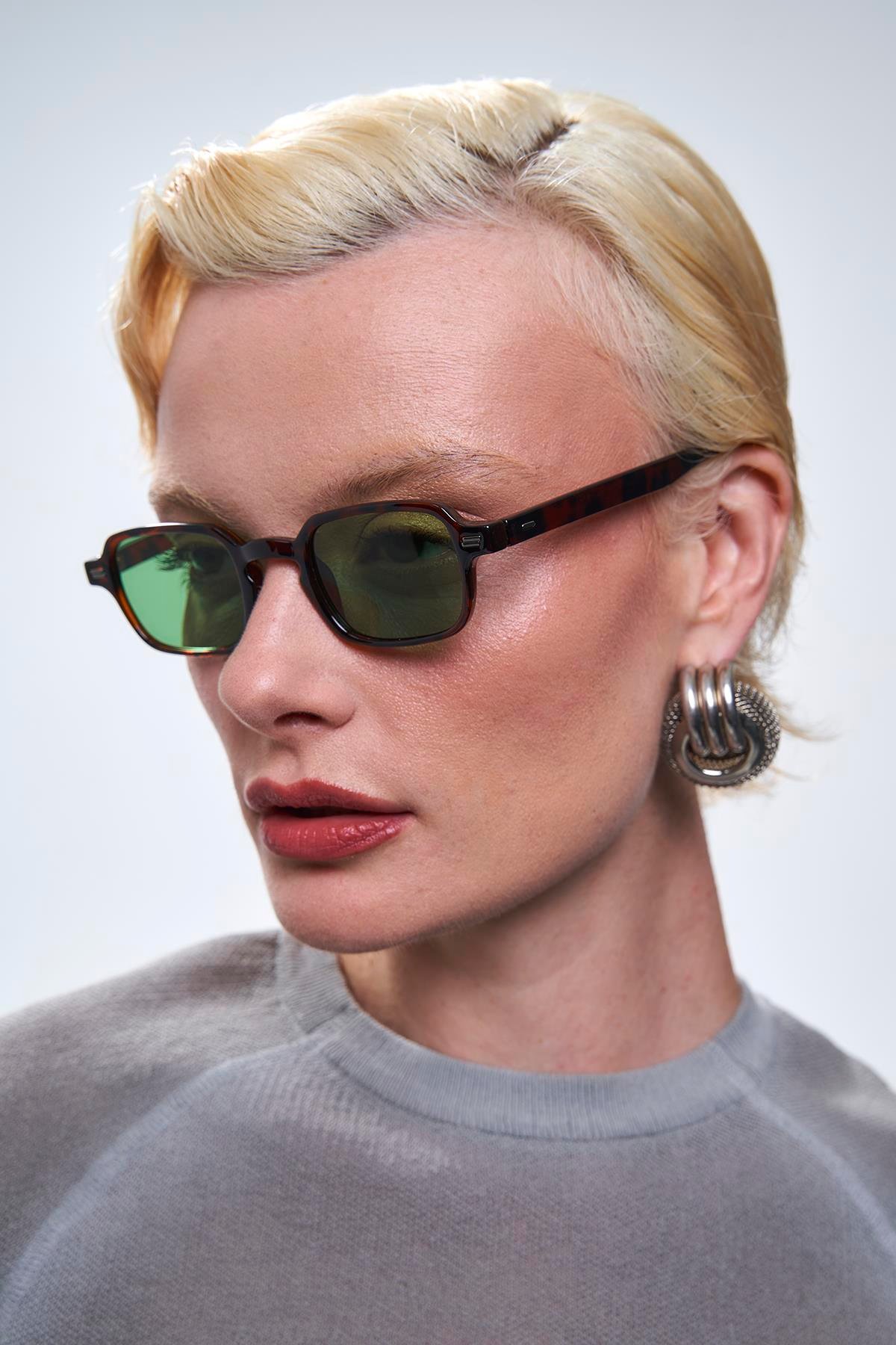 ネオン PSA9 Bilge Karga