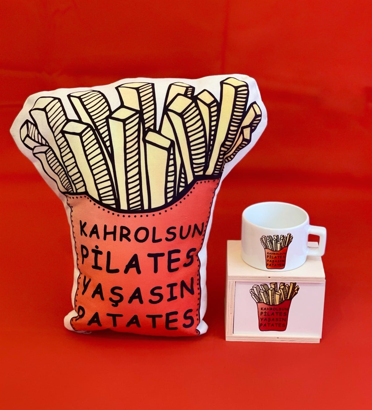  Kahrolsun Pilates Yaşasın Patates Tasarımlı Yastık Ve Kutulu Kupa SetGiftmodaGmhs100116