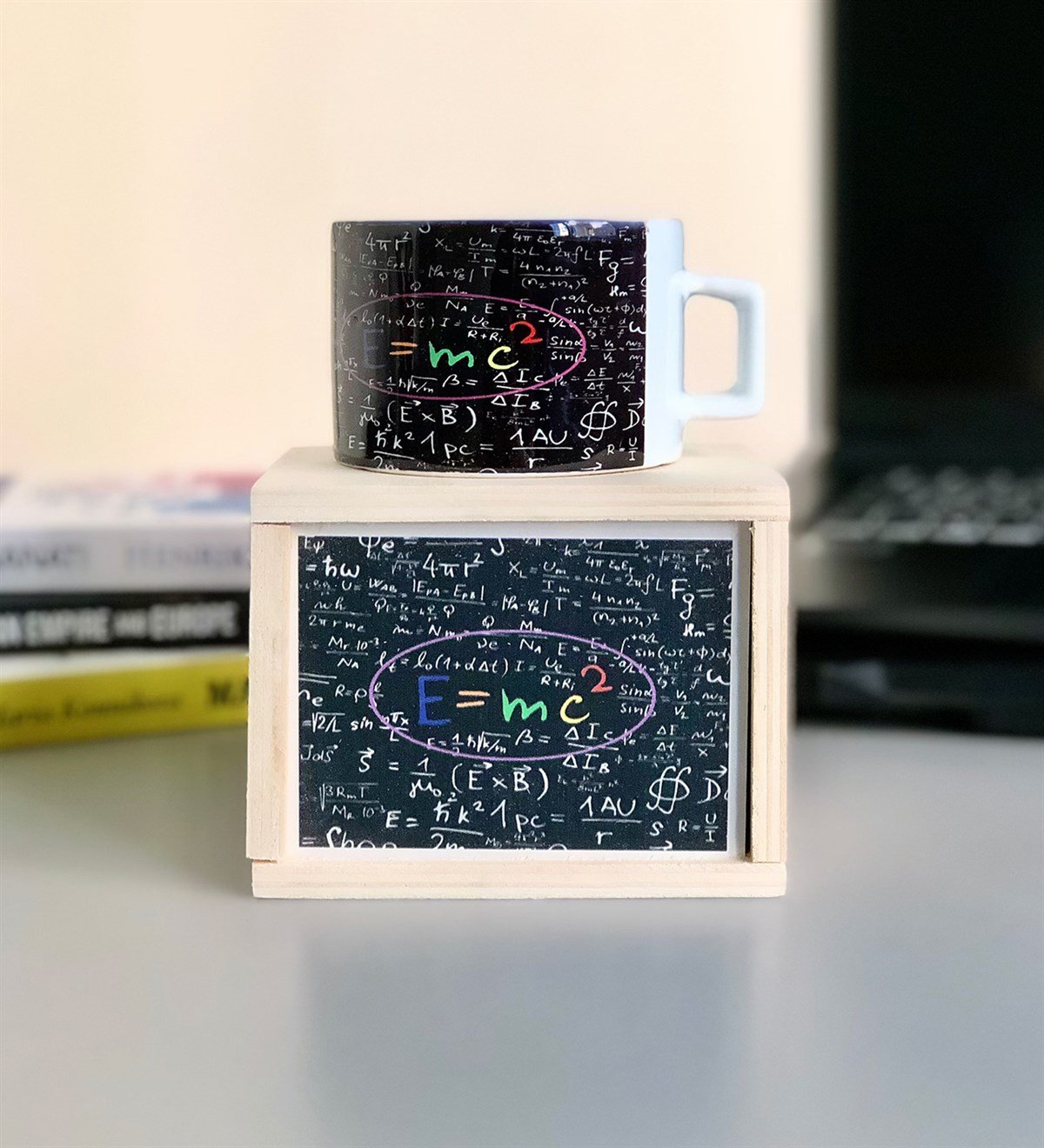 Ahşap Kutusunda İzafiyet Teorisi Emc2 Kupa BardakMarkasızGM00009