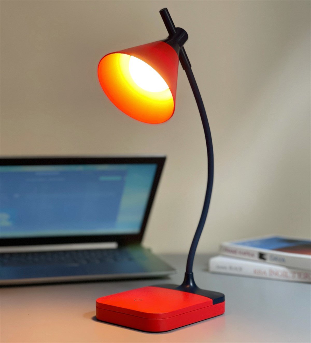 Dokunmatik Şarjlı Masa LambasıgiftmodaGM-4175