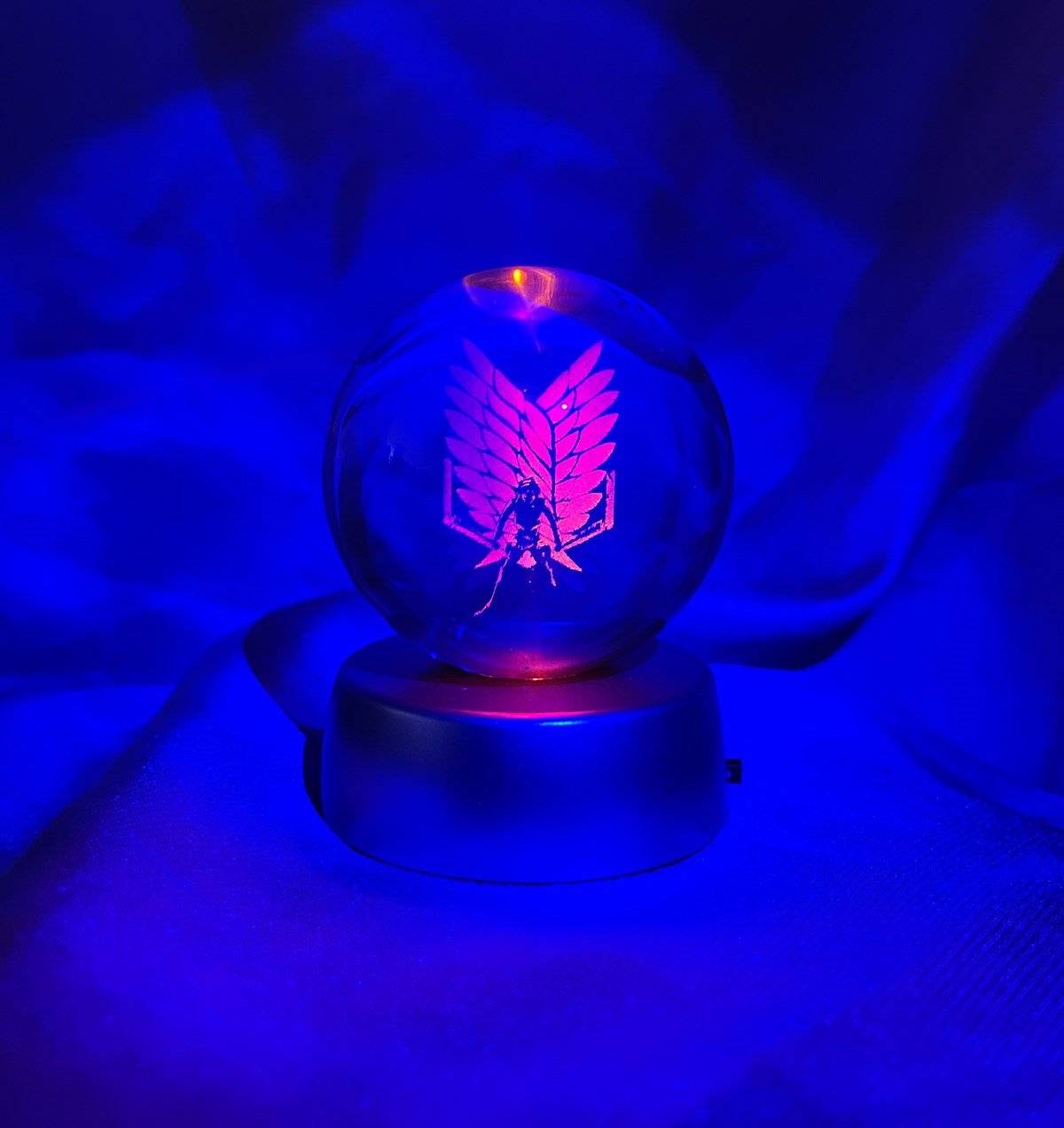 Attack On Titan Anime Tasarımlı Işıklı Cam KüregiftmodaGM-5029	