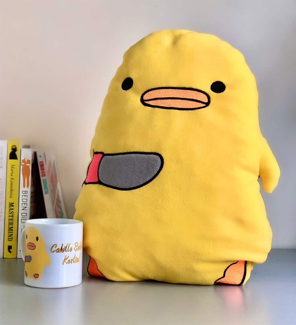 Cahille Sohbeti Kesen Civciv Tasarımlı Kupa Ve Yastık SetGiftmodaCahil-Civciv-Kupa-Yastık