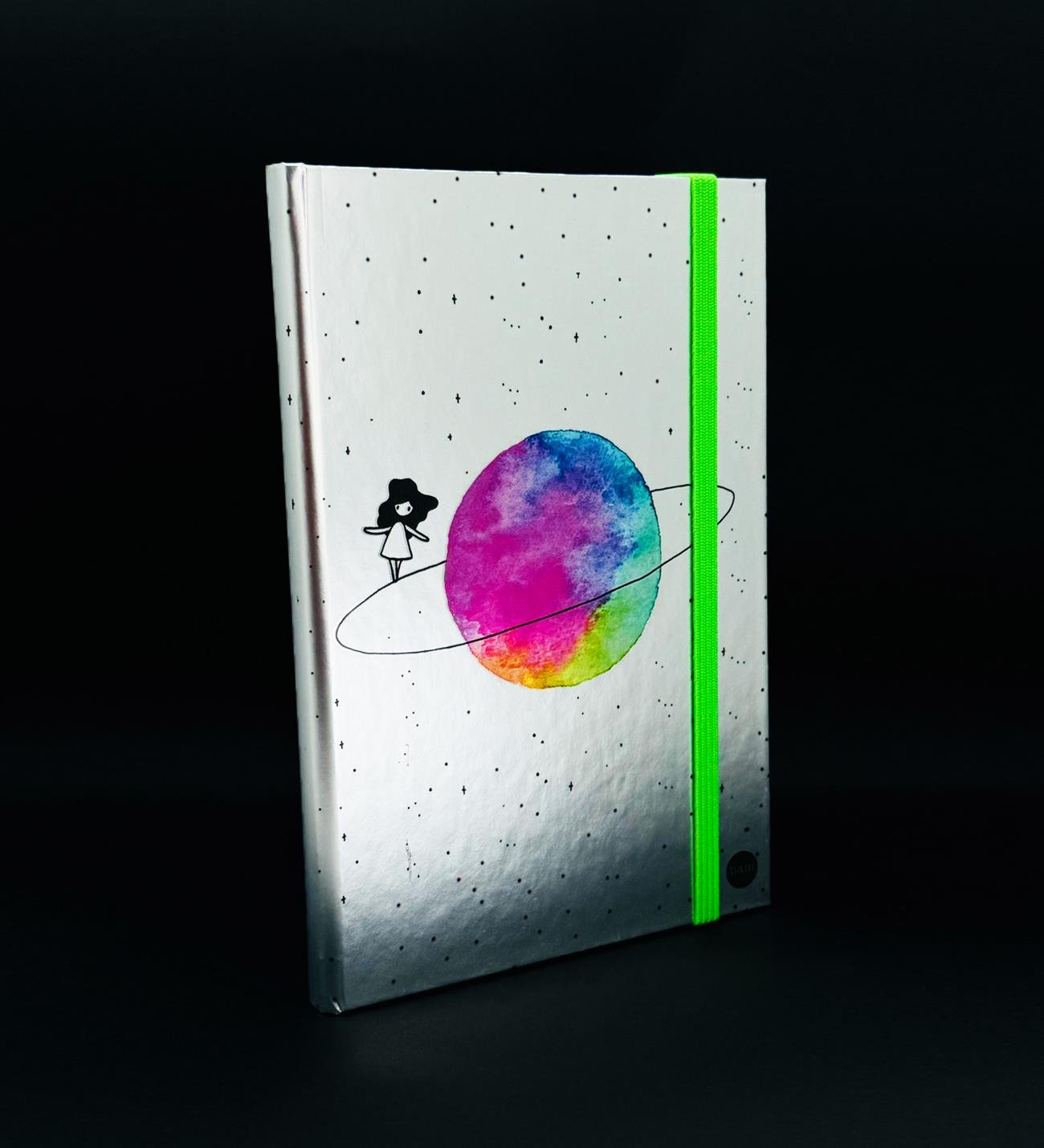 Satürnlü Kız Tasarımlı Metal Kapaklı Lastikli DeftergiftmodaBAM-1197	