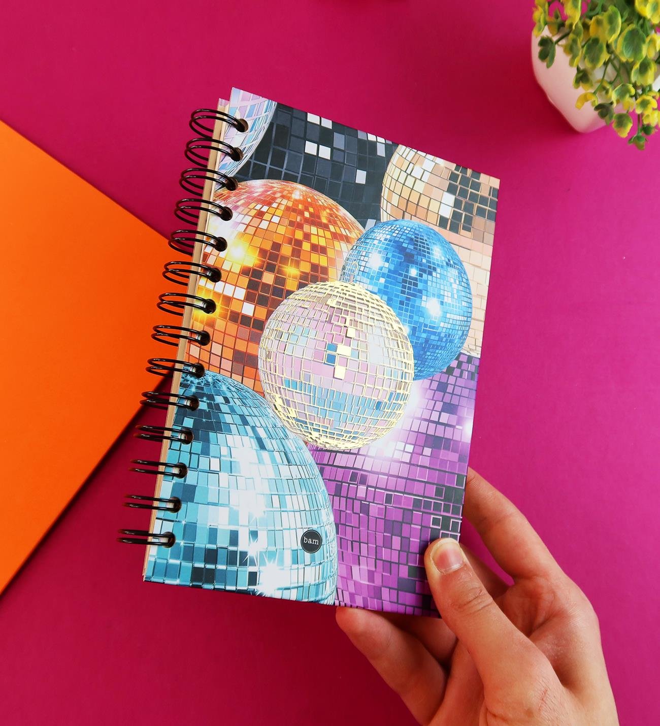 Özel Tasarım Spiralli 15*21 cm Dot Defter, Eskiz Defteri, Doodle Book - 2 SAYFA STICKER HEDİYELİ	giftmodaBam-1324-Disko-Topu