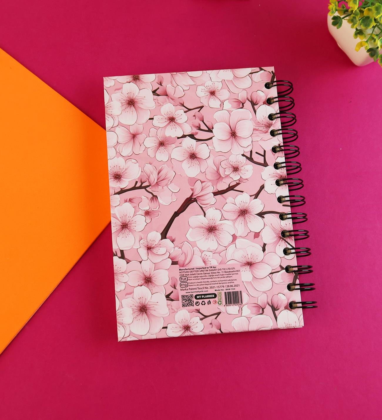 Özel Tasarım Spiralli 15*21 cm Dot Defter, Eskiz Defteri, Doodle Book - 2 SAYFA STICKER HEDİYELİ	giftmodaBam-1324-Pembe-Sakura
