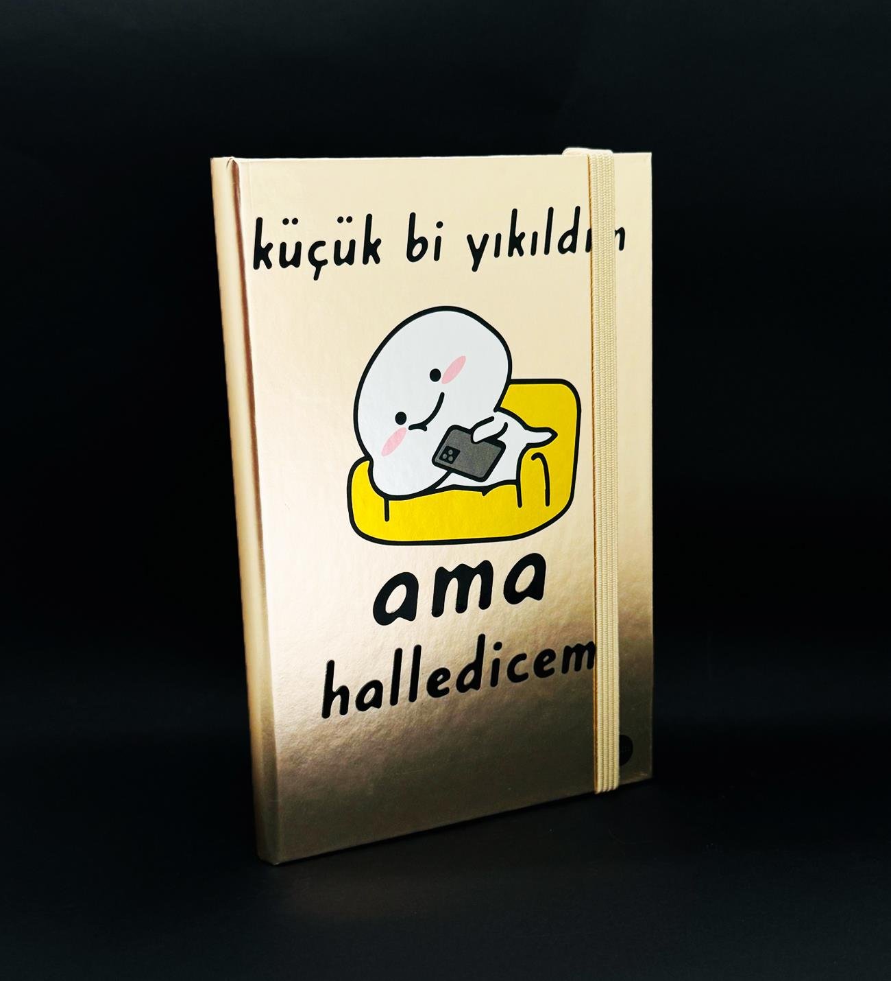 Küçük Bi Yıkıldım Tasarımlı Metal Kapaklı Lastikli DeftergiftmodaBAM-1192	