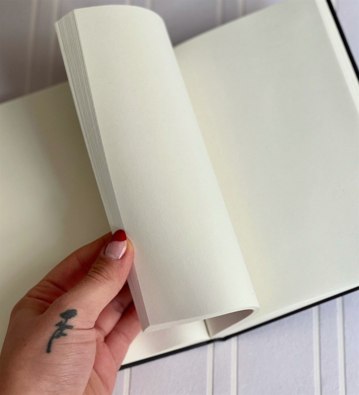 Papatya Ve Kelebek Tasarımlı Lastikli Defter	giftmodaGmd100057