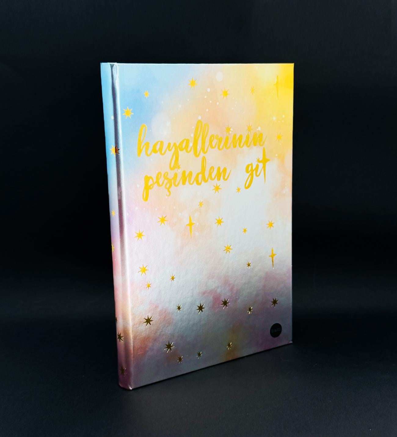 Hayallerinin Peşinden Git Tasarımlı Metal Kapaklı Lastikli DeftergiftmodaBAM-1196