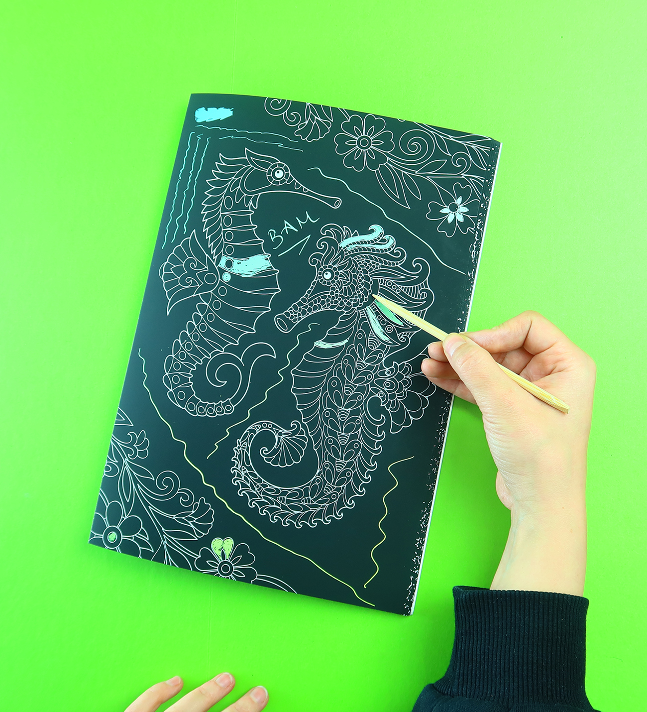 Scratch Art Creations Amazing Animals – Kazımalı Boyama ve Karalama Defteri + Ahşap KalemgiftmodaBM-2153