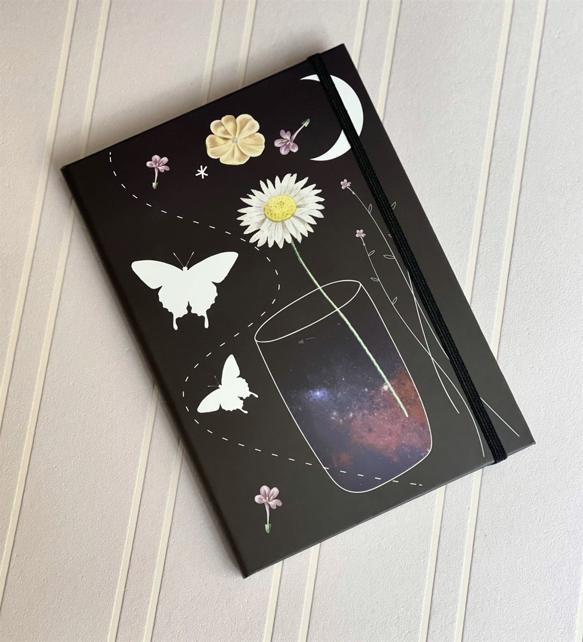 Papatya Ve Kelebek Tasarımlı Lastikli Defter	giftmodaGmd100057