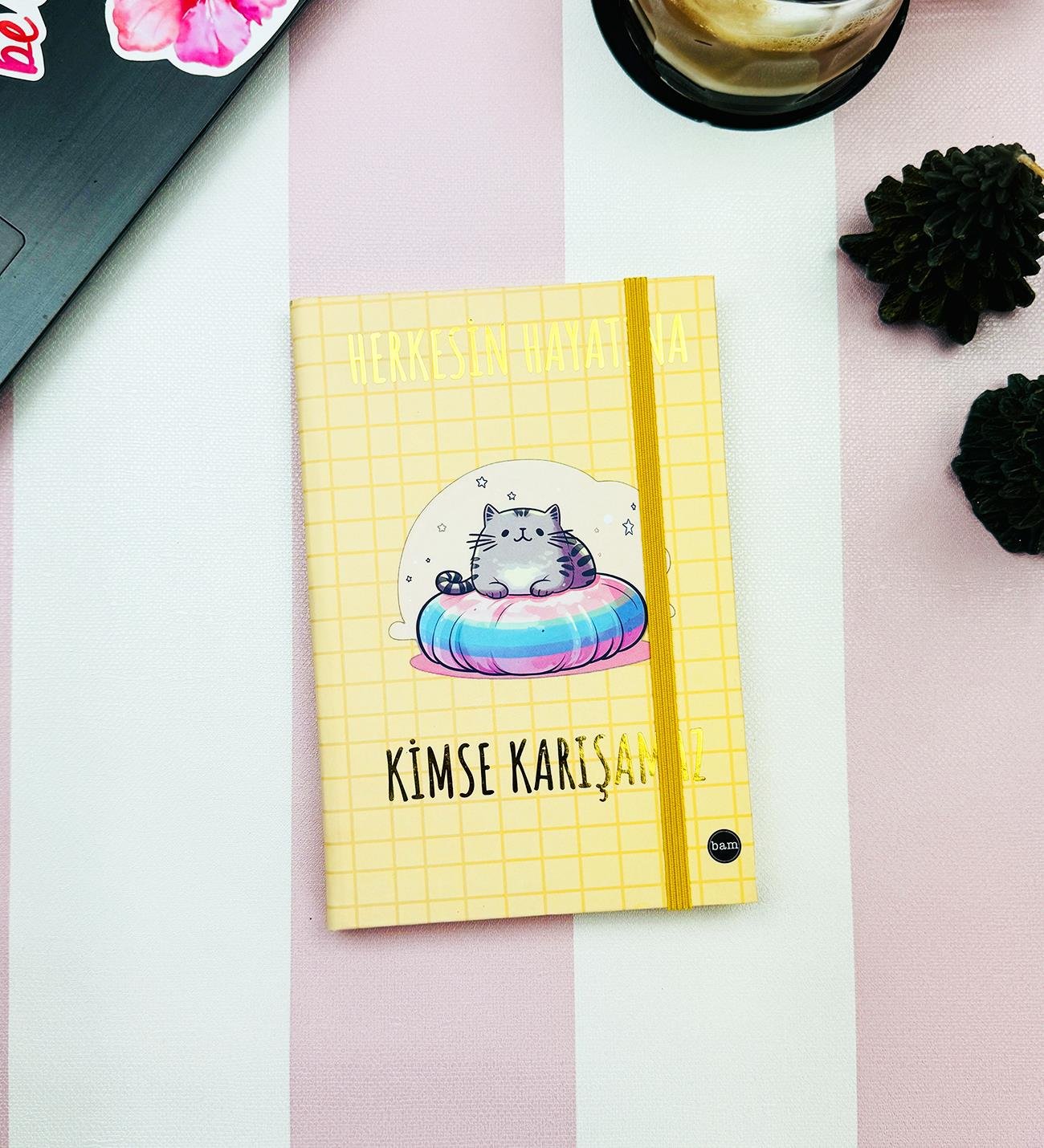 Herkesin Hayatına Kimse Karışamaz Tasarımlı Lastikli DeftergiftmodaBam-1241