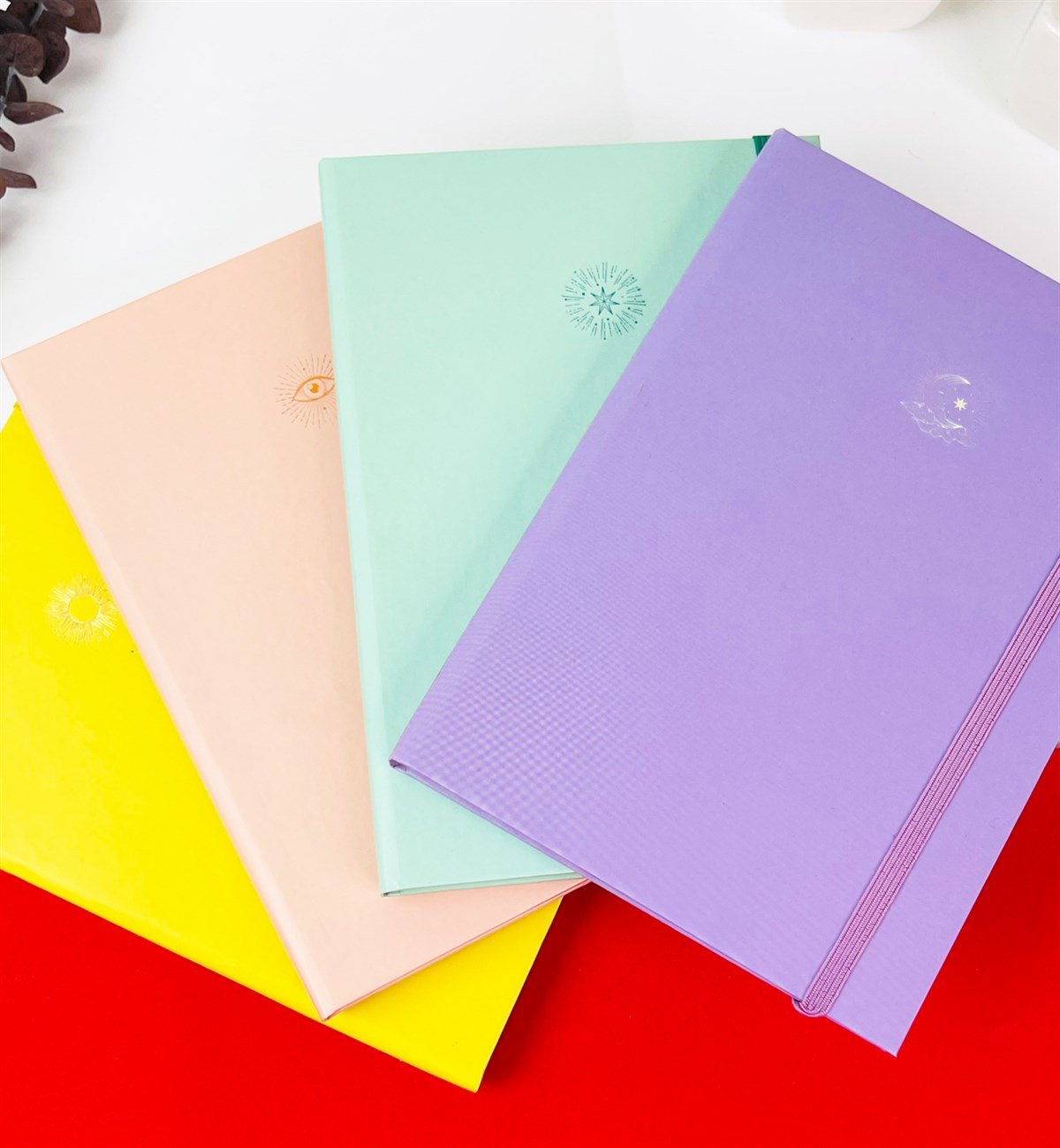  Rengarenk Tasarımlı 4'lü Lastikli Defter SetgiftmodaGmd100175