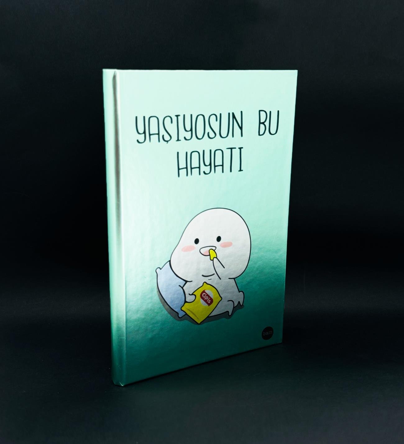 Yaşıyosun Bu Hayatı Tasarımlı Metal Kapaklı Lastikli DeftergiftmodaBAM-1190