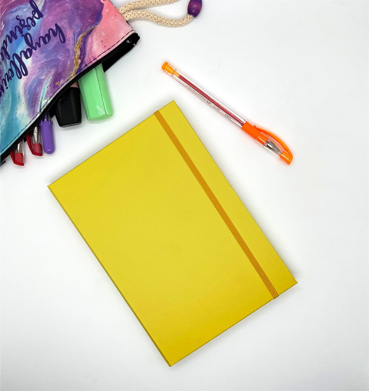 Düz Sarı Renk Tasarımlı Lastikli Defter	giftmodaGmd100085