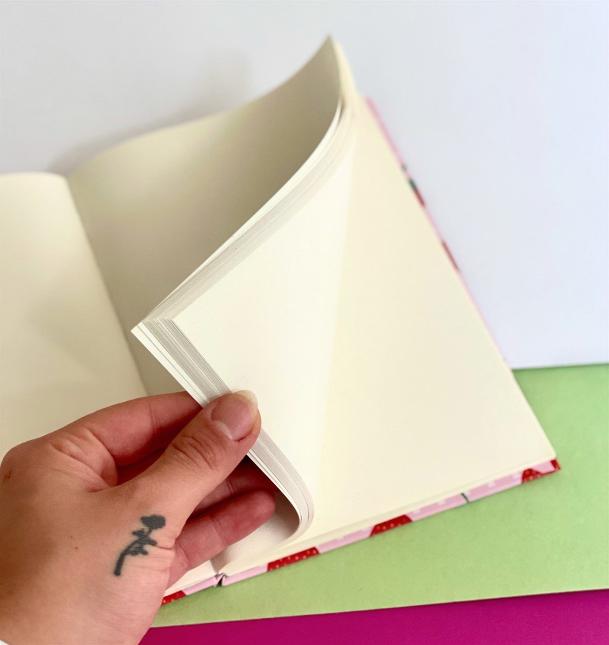 Çilek Tasarımlı Lastikli DeftergiftmodaGmd100071