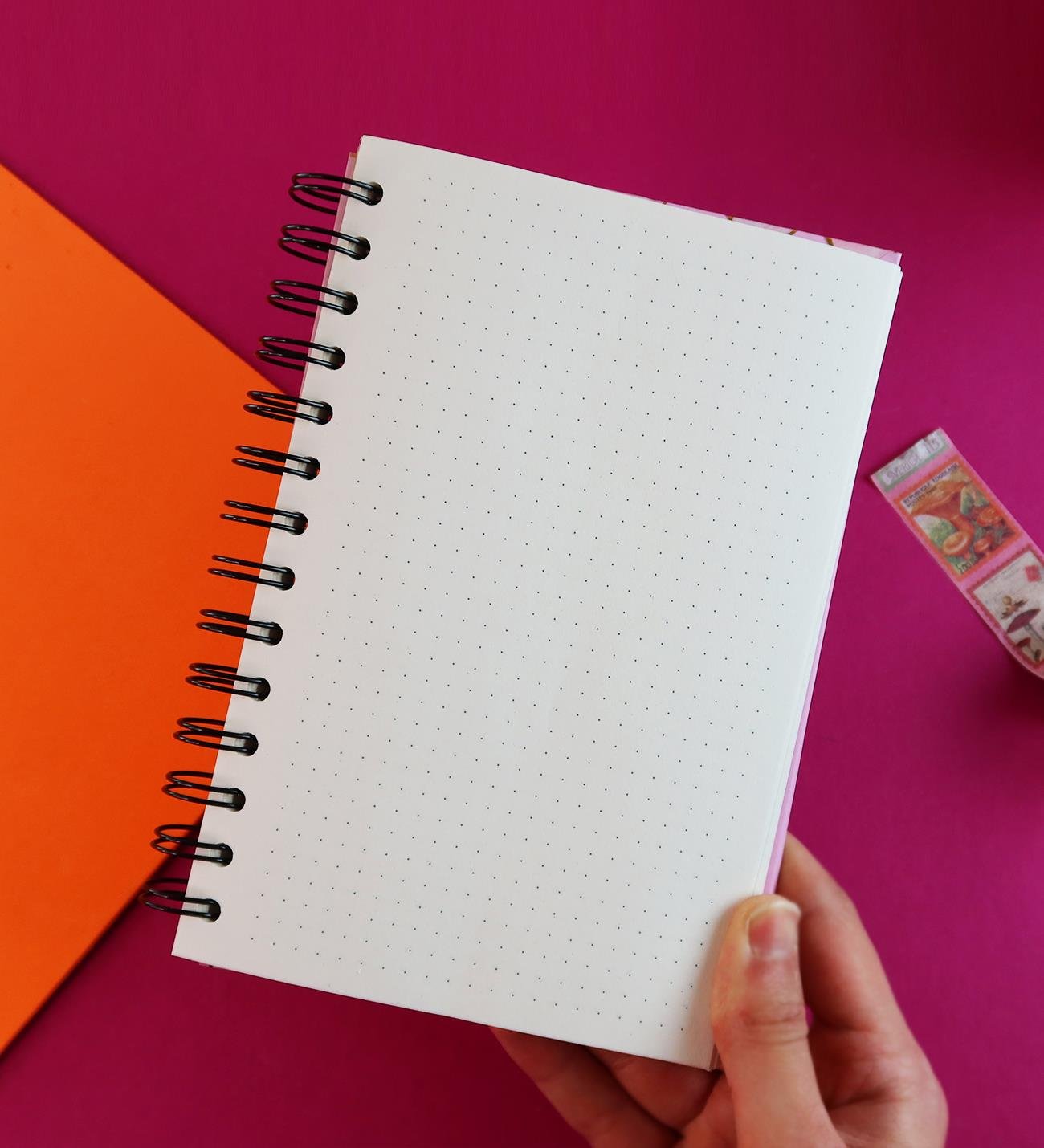 Özel Tasarım Spiralli 15*21 cm Dot Defter, Eskiz Defteri, Doodle Book - 2 SAYFA STICKER HEDİYELİ	giftmodaBam-1324-Pembe-Sakura